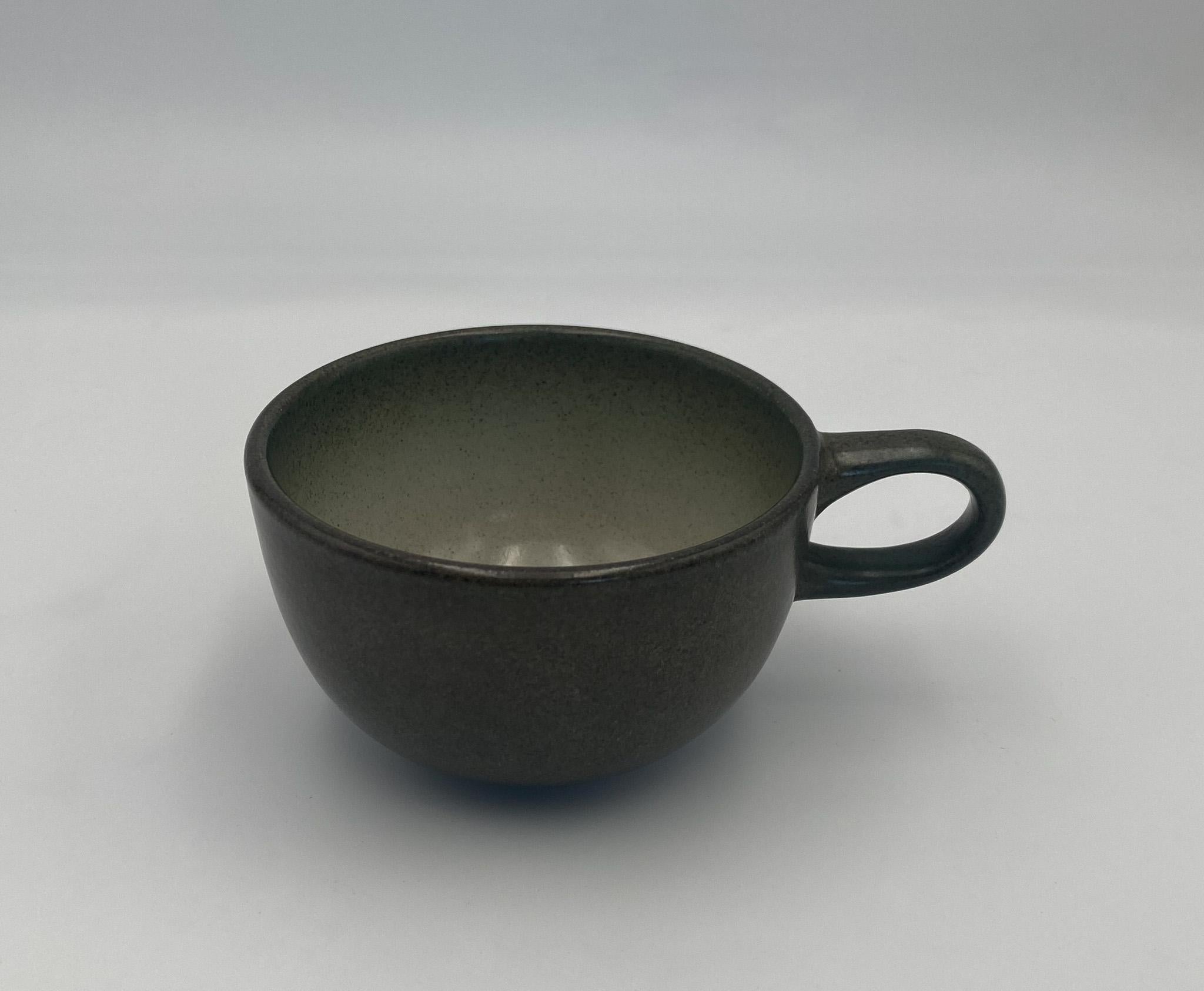 Coupe Line Pottery Sea & Sand Ceramic Cup Edith Heath, vers 1960 en vente 1