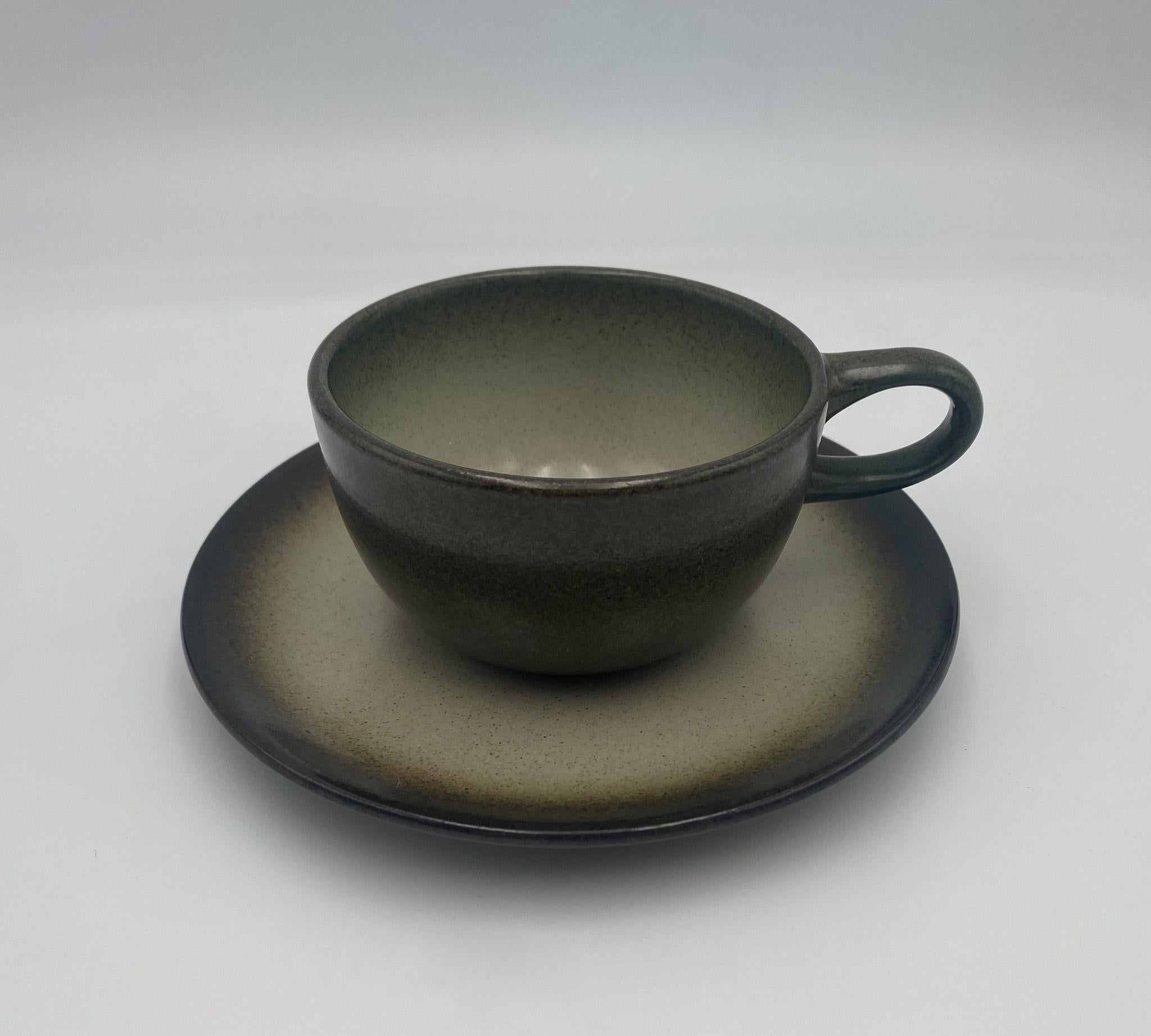 Edith Heath Coupe Line Pottery Sea & Sand Ceramic Cup & Saucer, c.1960 For Sale 1