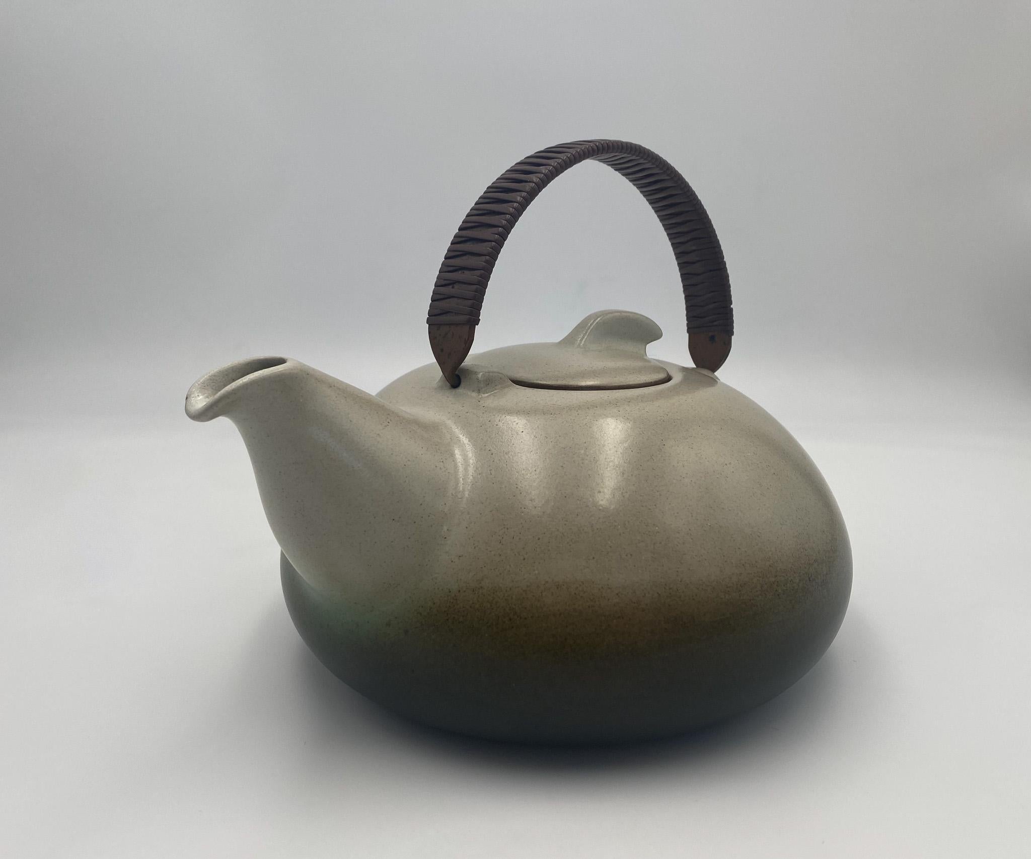Edith Heath Coupe Line Pottery Sea & Sand Ceramic Teapot, California, c.1960 4