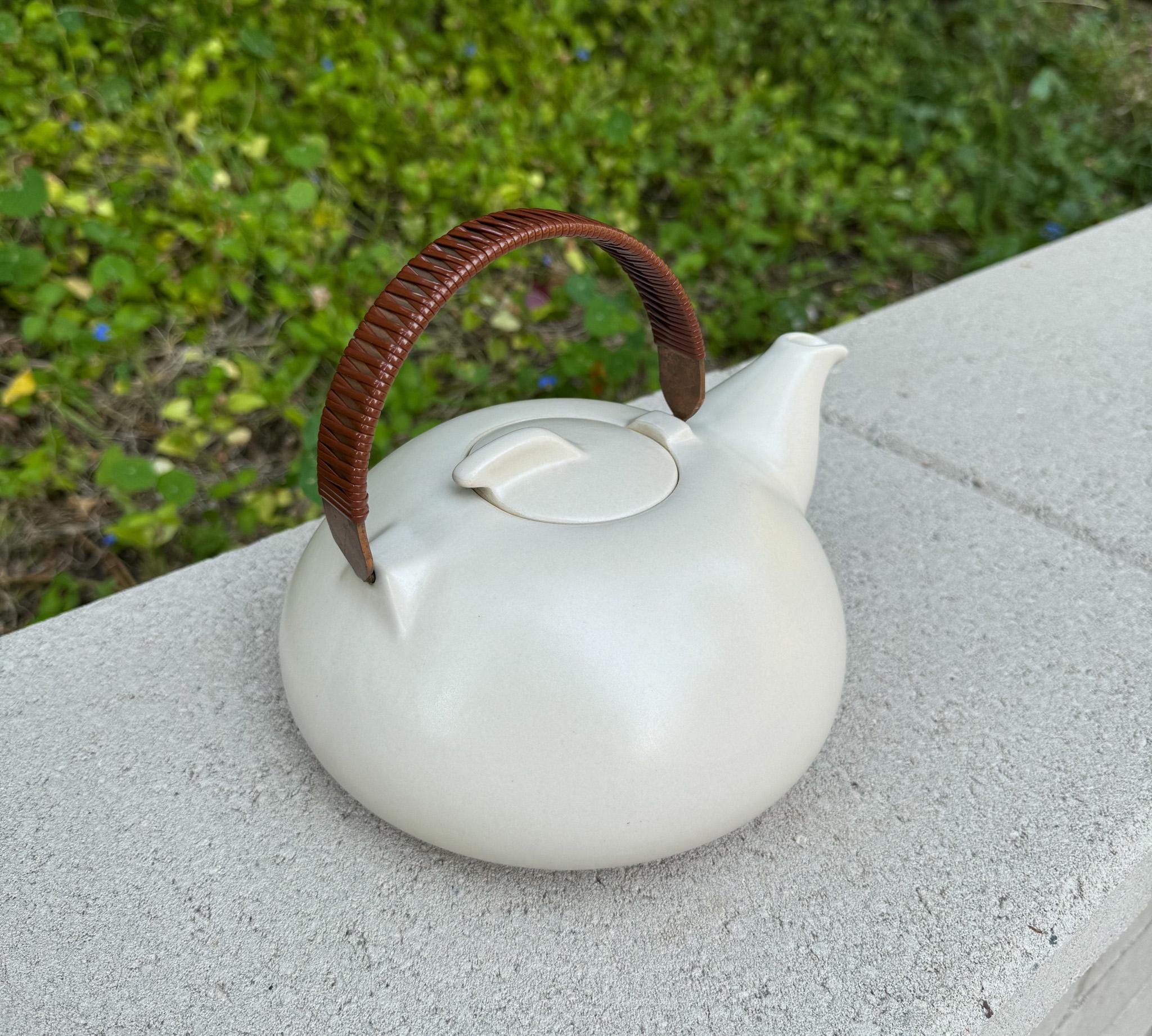 Edith Heath Pottery Ceramic Teapot, California, c.1960 4