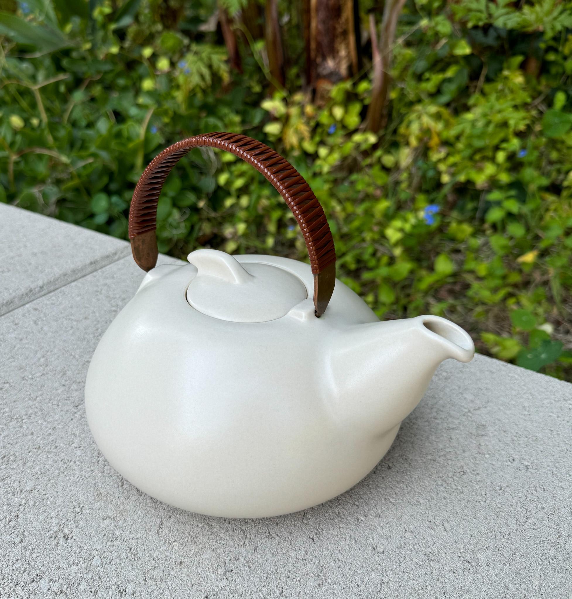 Edith Heath Pottery Ceramic Teapot, California, c.1960 6