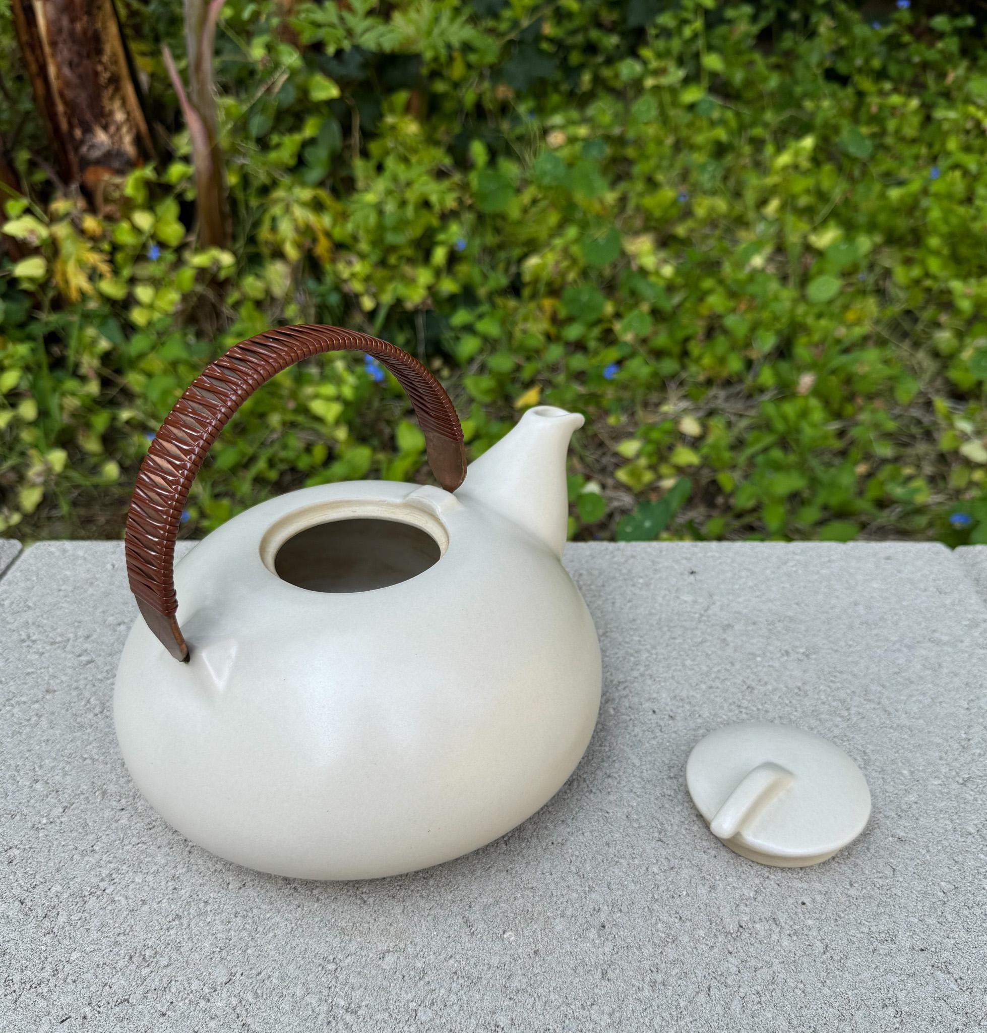 Edith Heath Pottery Ceramic Teapot, California, c.1960 7