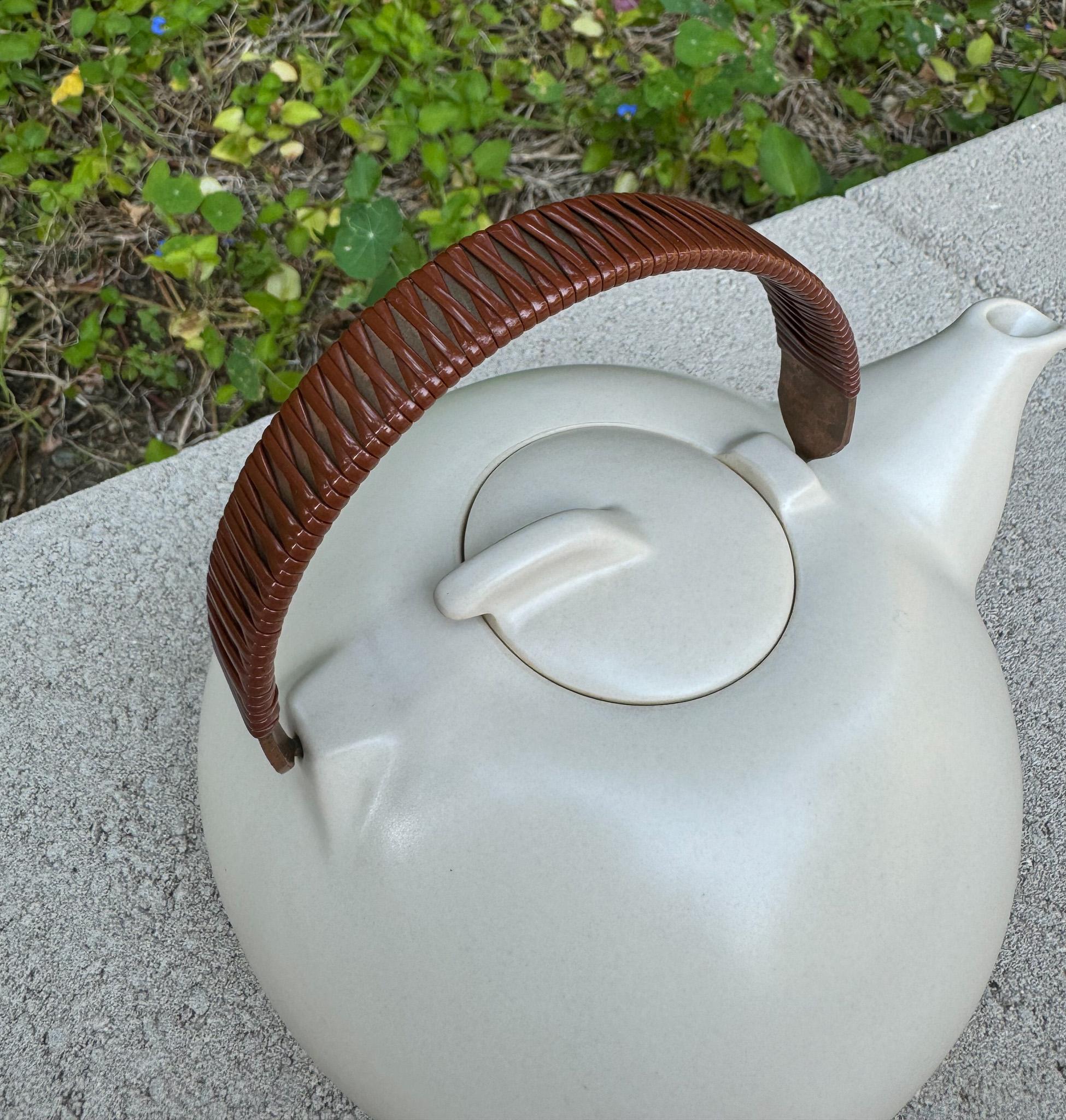 Edith Heath Pottery Ceramic Teapot, California, c.1960 9