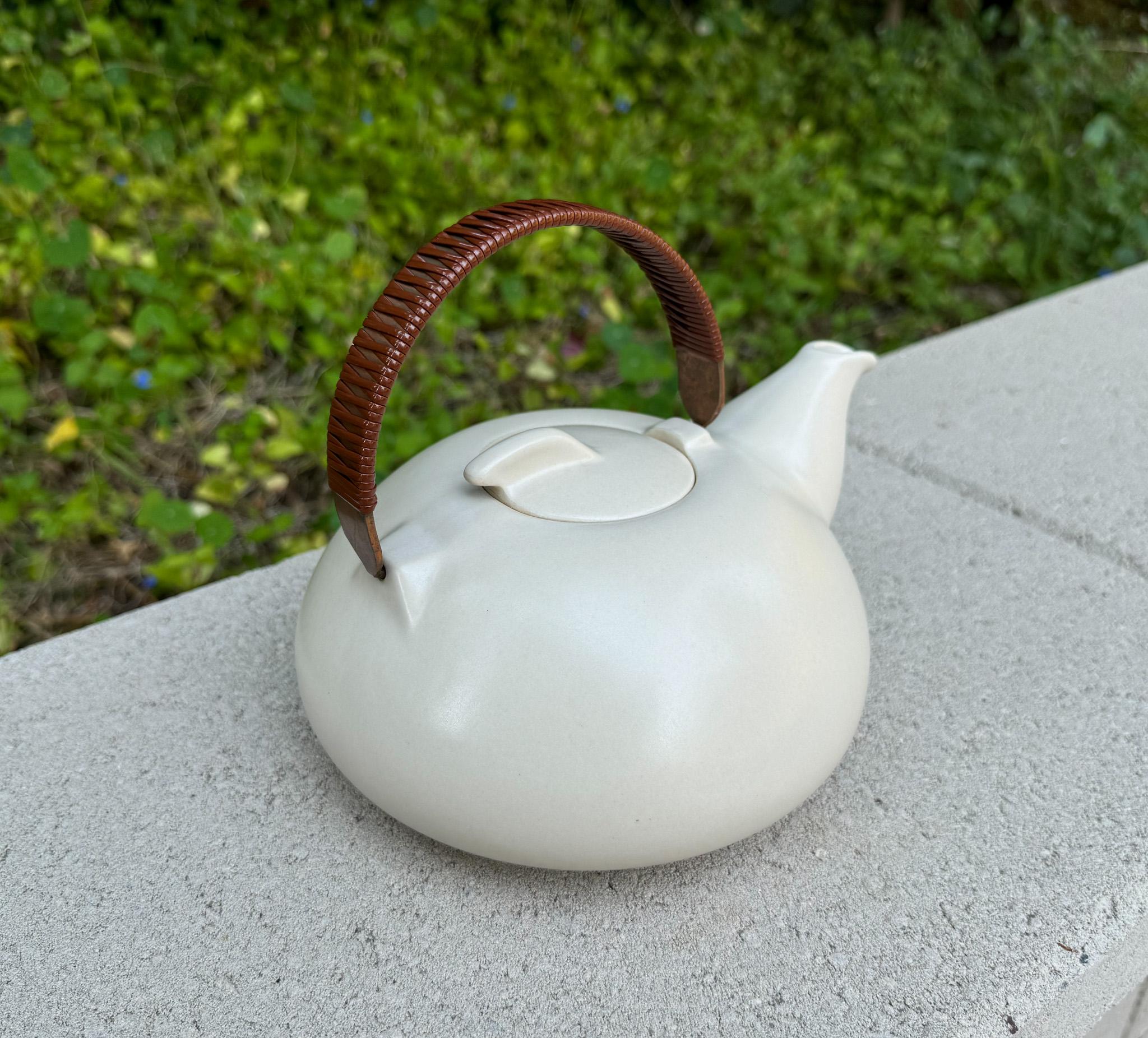 Edith Heath Pottery Ceramic Teapot, California, c.1960 1