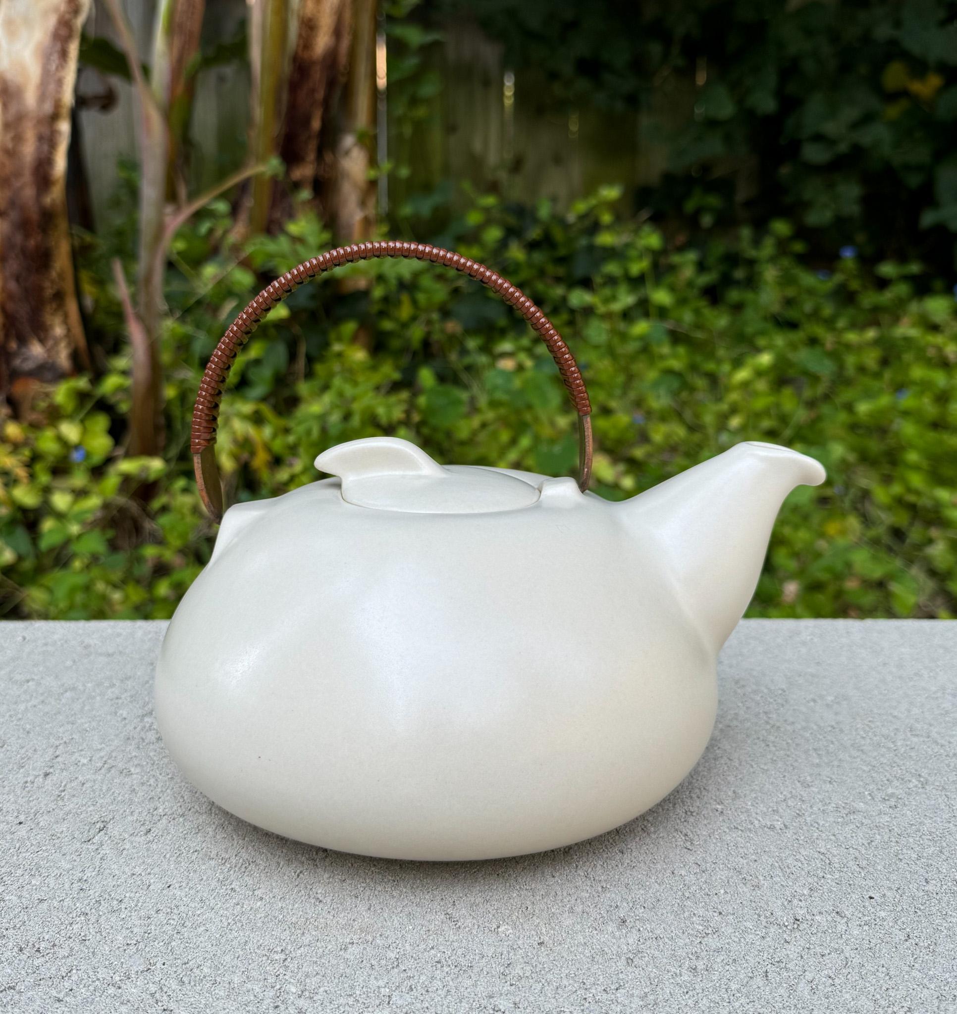 Edith Heath Pottery Ceramic Teapot, California, c.1960 3