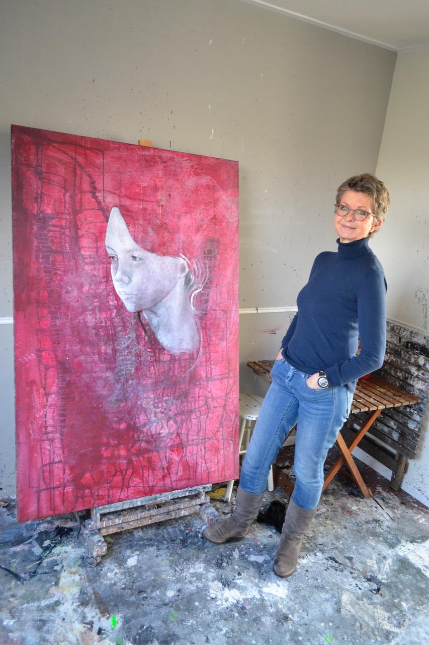 ''Girl'' Peinture hollandaise contemporaine d'une petite fille au chapeau jaune 7