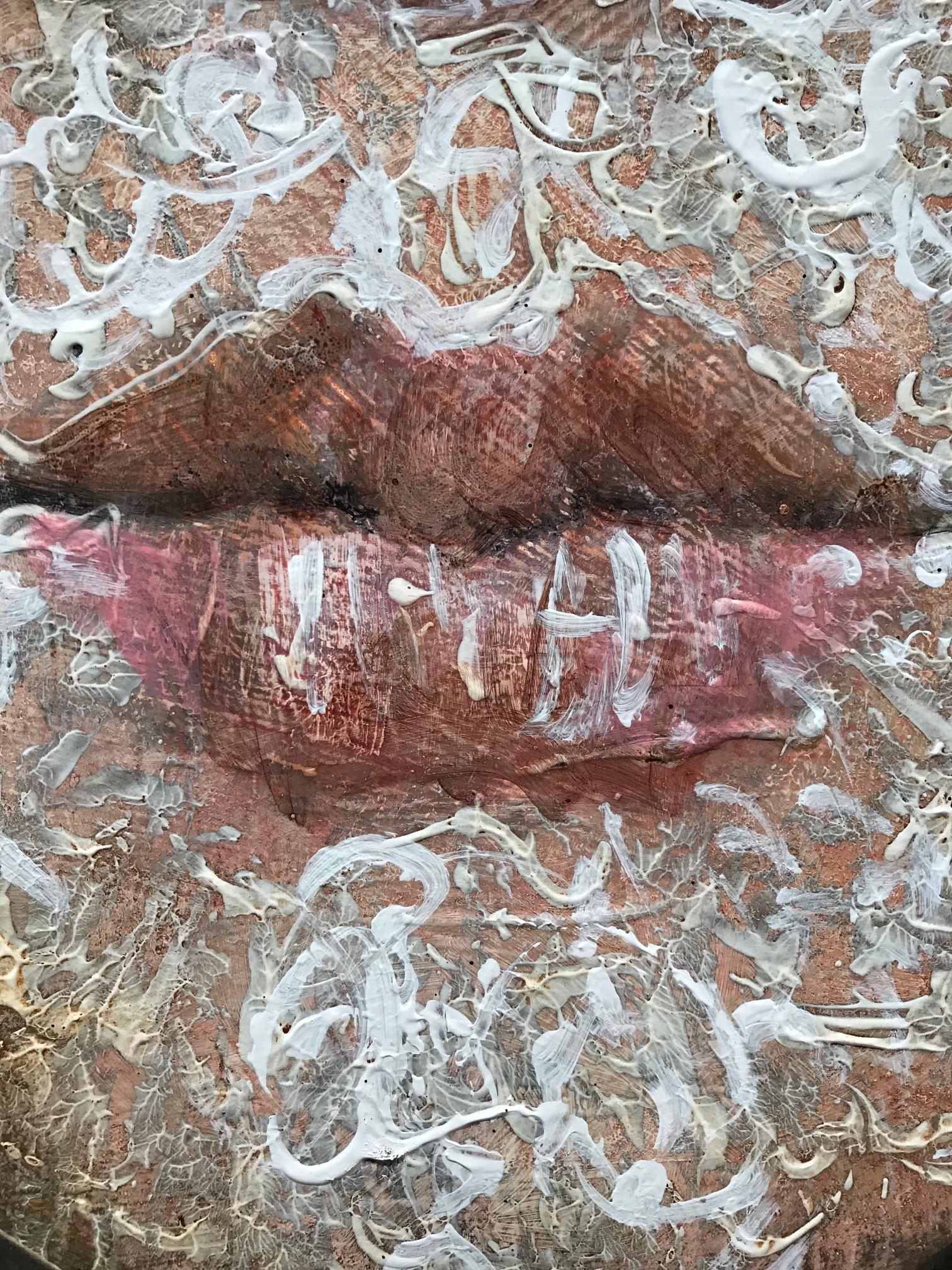 ''Girl'' Peinture hollandaise contemporaine d'une petite fille au chapeau jaune - Noir Portrait Painting par Edith Snoek