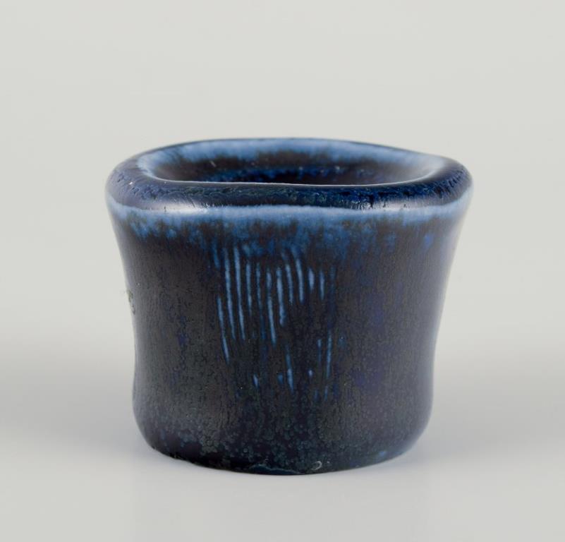 Scandinavo moderno Edith Sonne Bruun per Saxbo, Danimarca. Coppia di portacandele in ceramica. in vendita