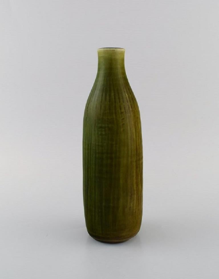Edith Sonne for Saxbo. Bottle-shaped vase in glazed ceramics. 
Beautiful glaze in shades of green. Mid-20th century.
Measures: 25 x 8 cm.
In excellent condition.
Stamped.