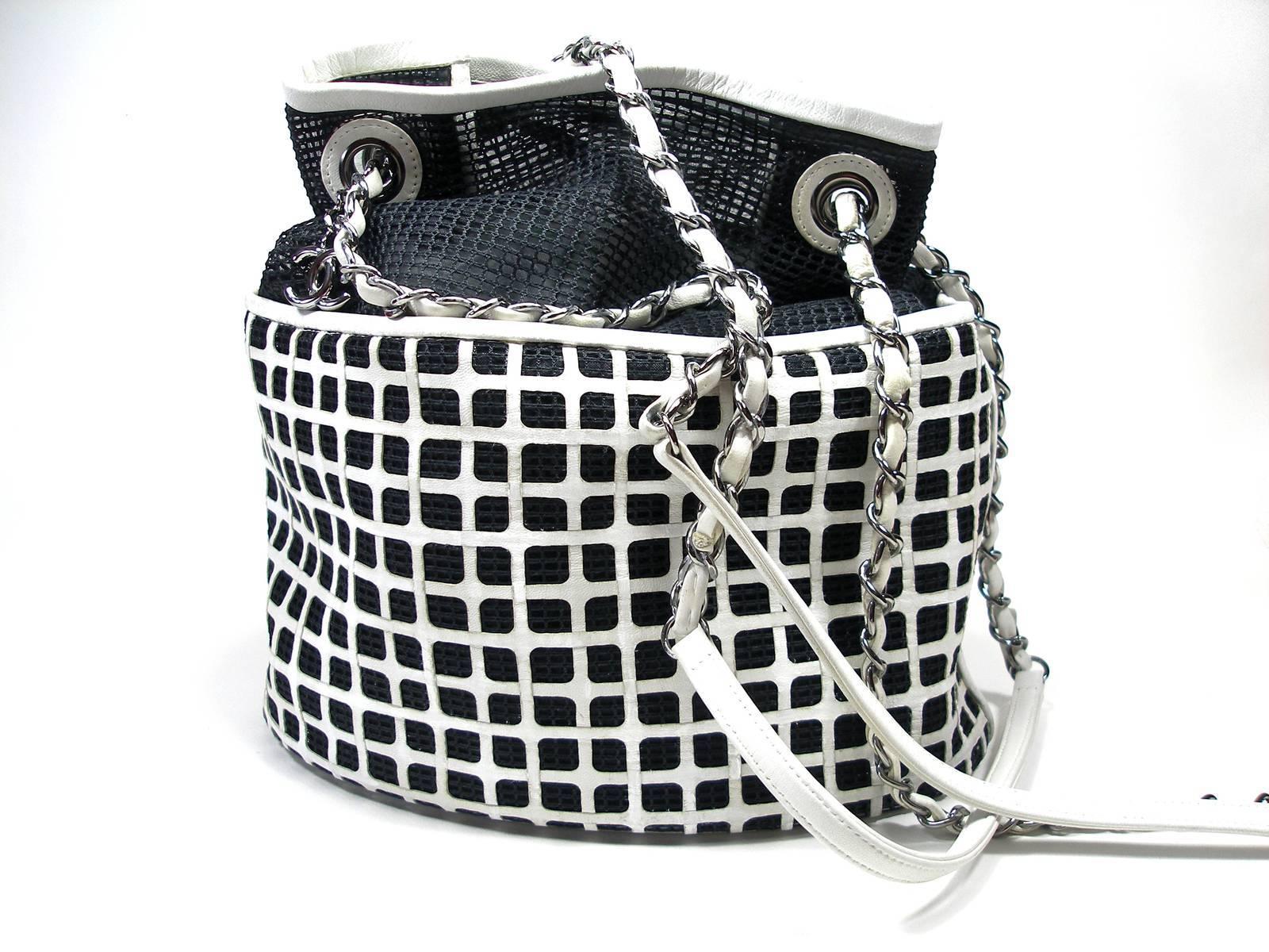 Women's Edition Limited Chanel White Leather and Mesh Black Fabric Bucket Shoulder Bag