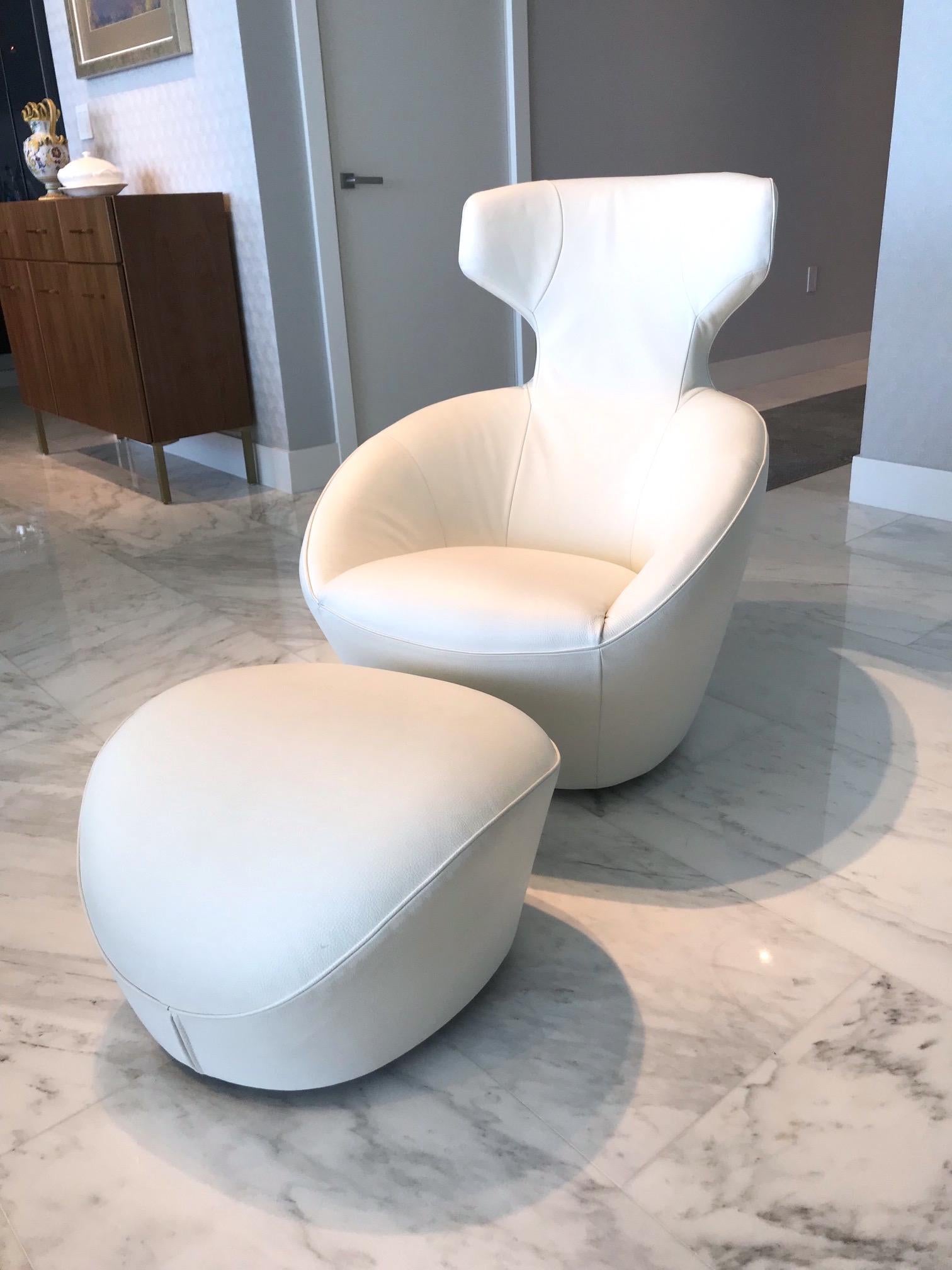Pouf en cuir blanc moderniste Edito de Roche Bobois 1