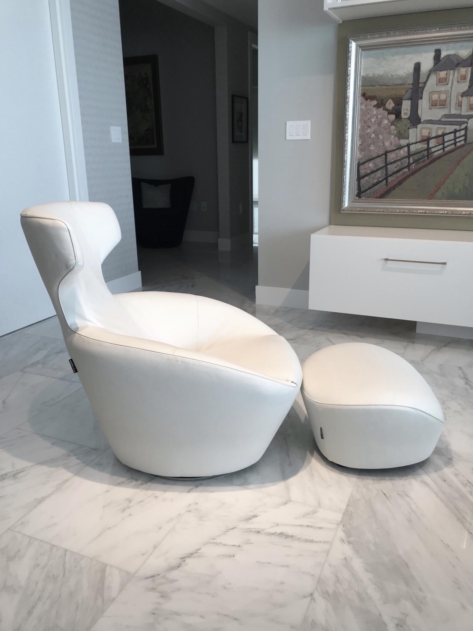 XXIe siècle et contemporain Pouf en cuir blanc moderniste Edito de Roche Bobois