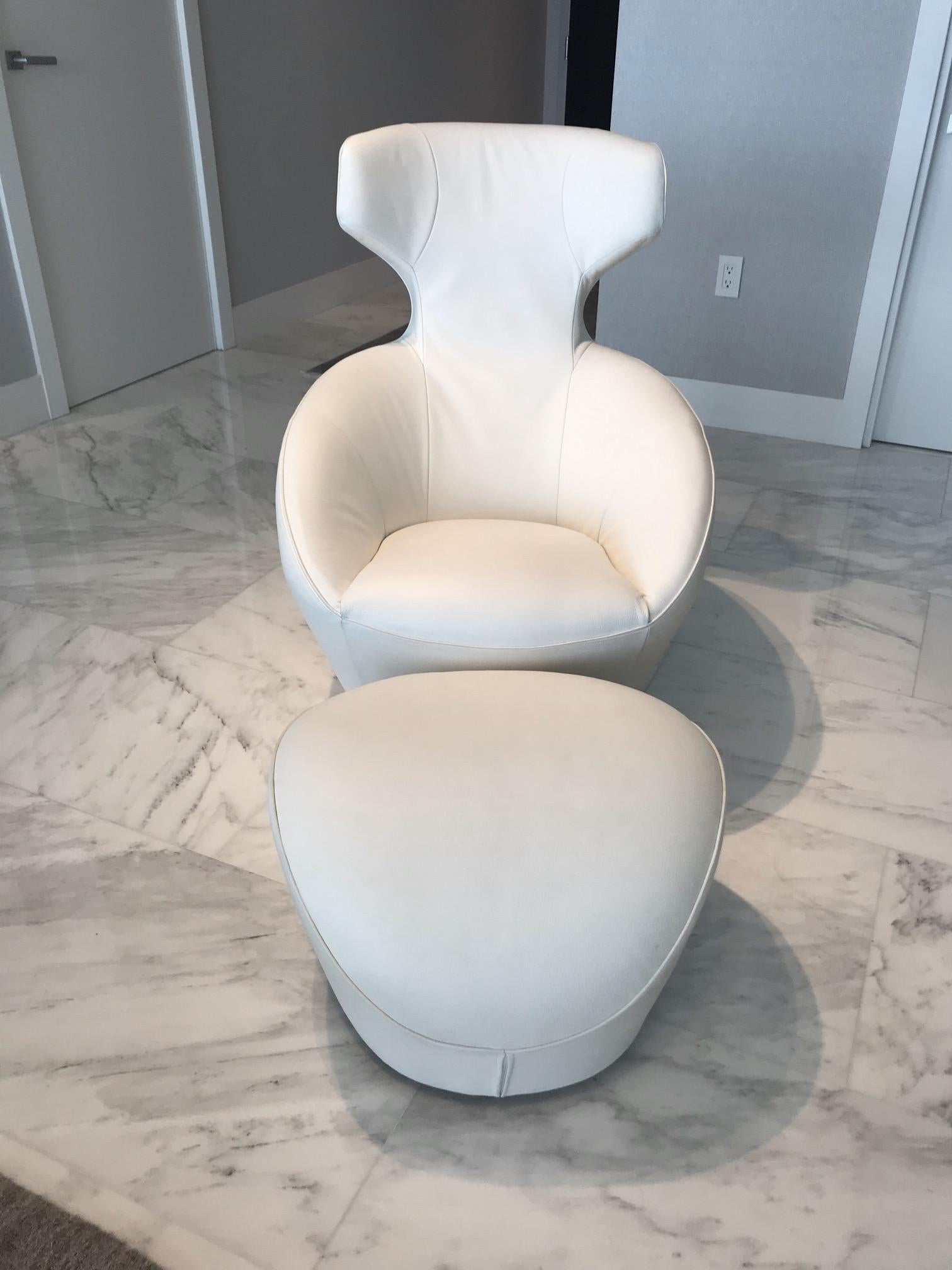 Foam Edito Swivel Lounge Chair in White Leather by Roche Bobois
