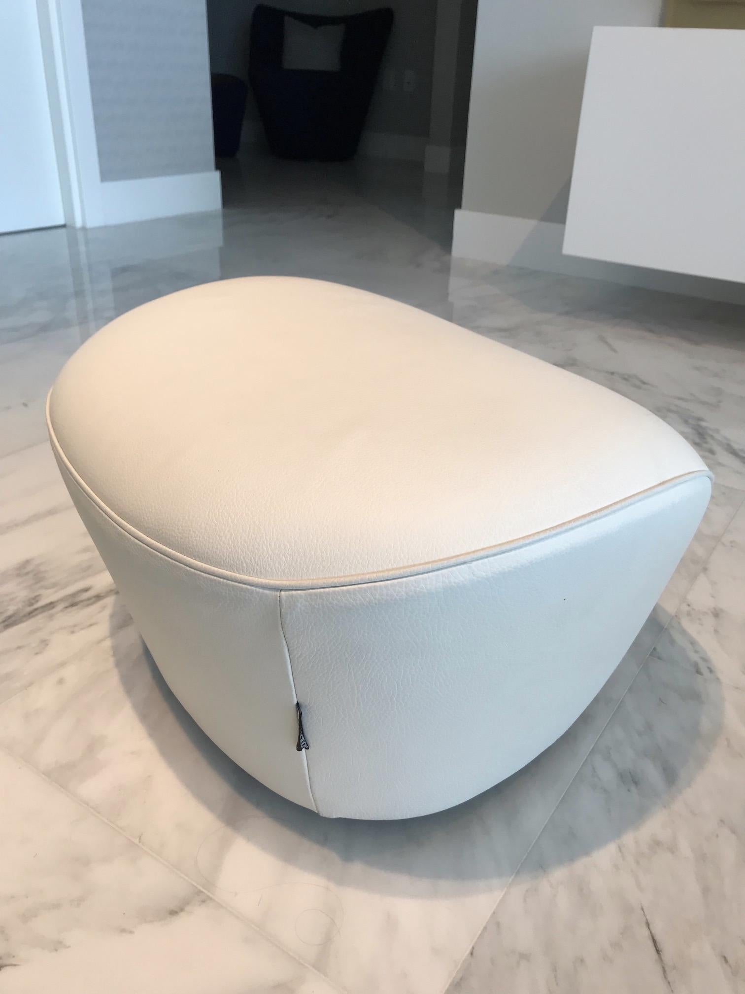 Edito Swivel Lounge Chair in White Leather by Roche Bobois 4