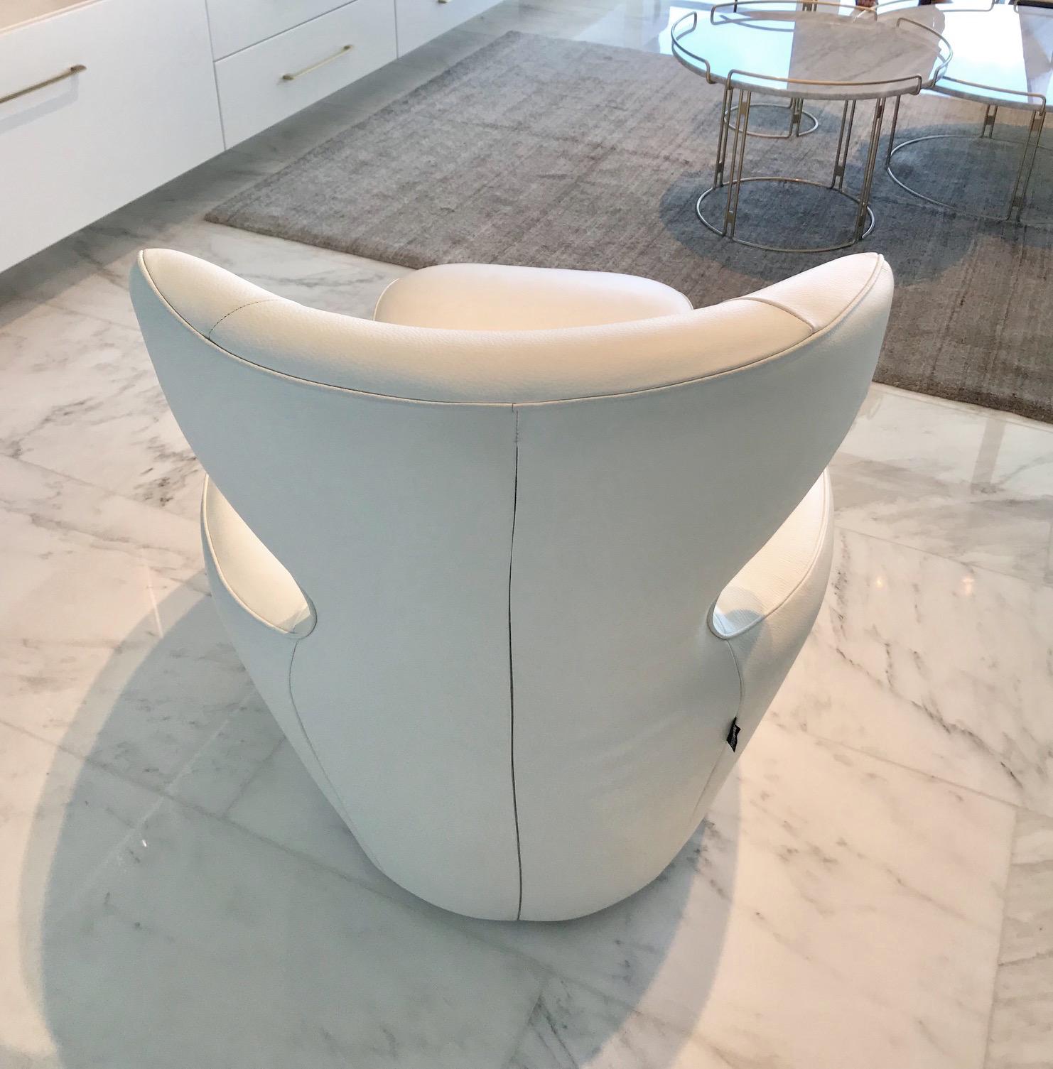 Polished Edito Swivel Lounge Chair in White Leather by Roche Bobois