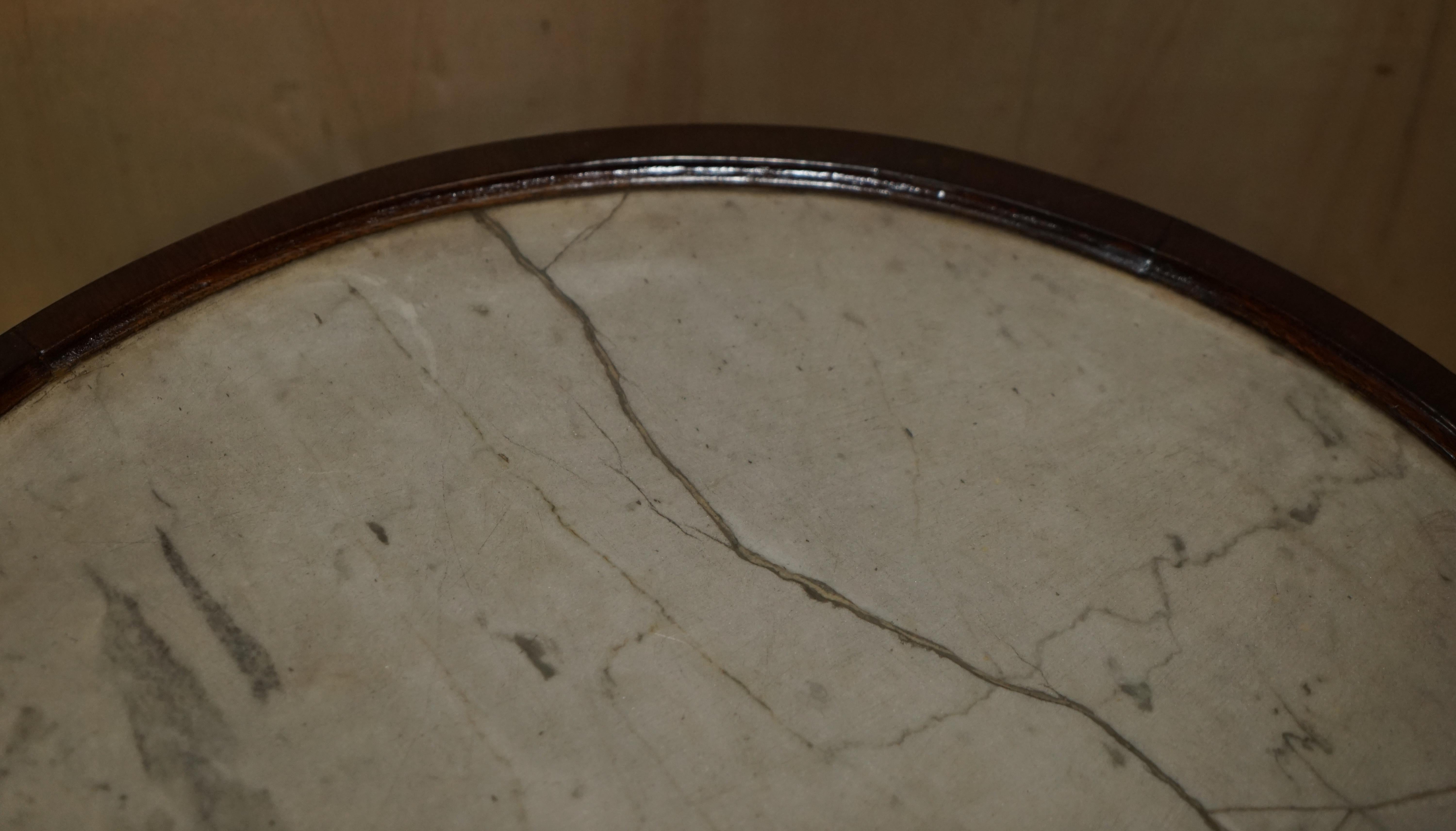Editors Choice Antico tavolo da centro italiano con piano in marmo Lions Paw in vendita 5