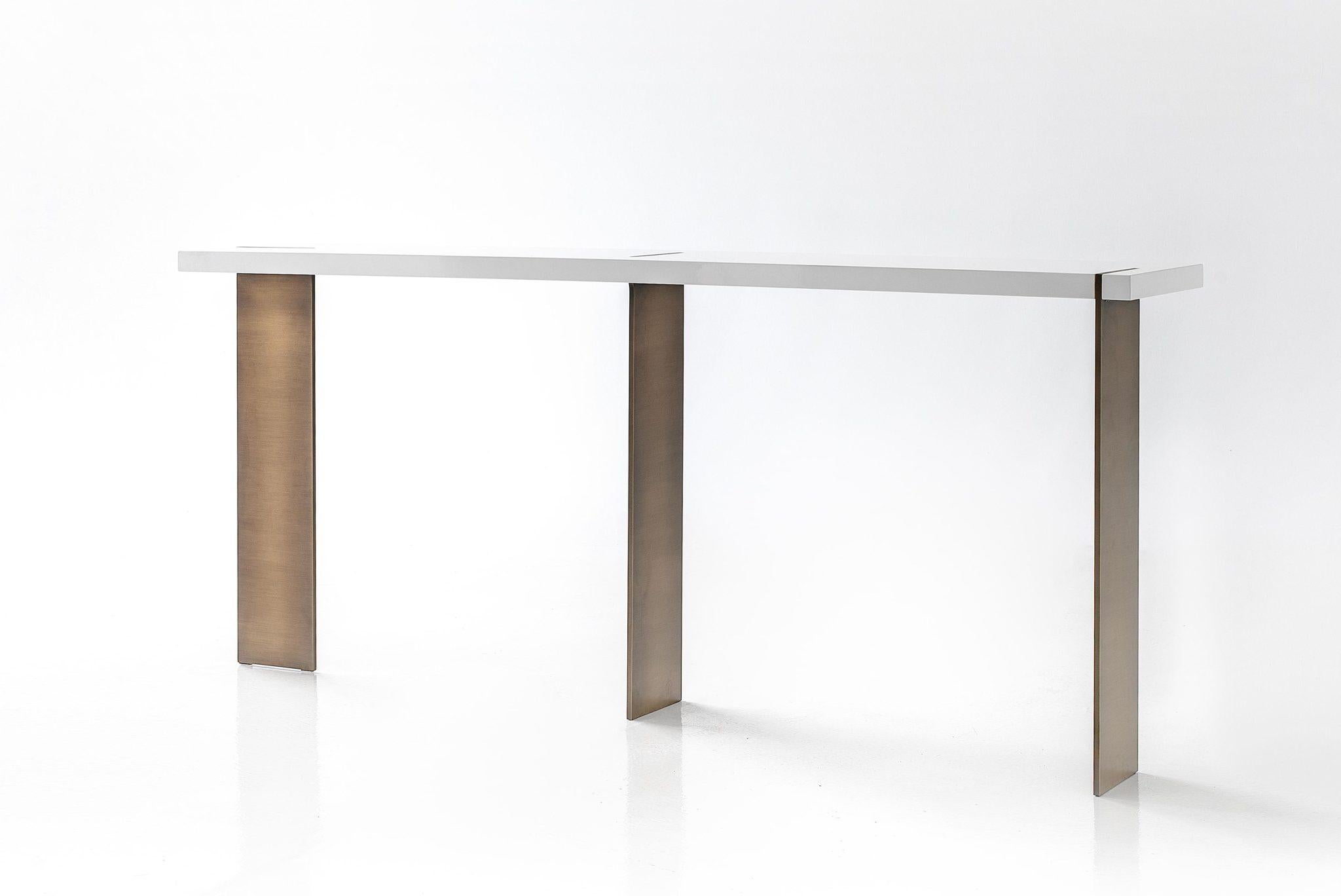 Part of the Edizioni Collection, rich materials with its original design adds elegance and luxury to any
interior, in a bigger size available with 4 legs, ove 10 foot available with 5 legs, top can be lacquer, metal liquid lacquer, wood, marble and