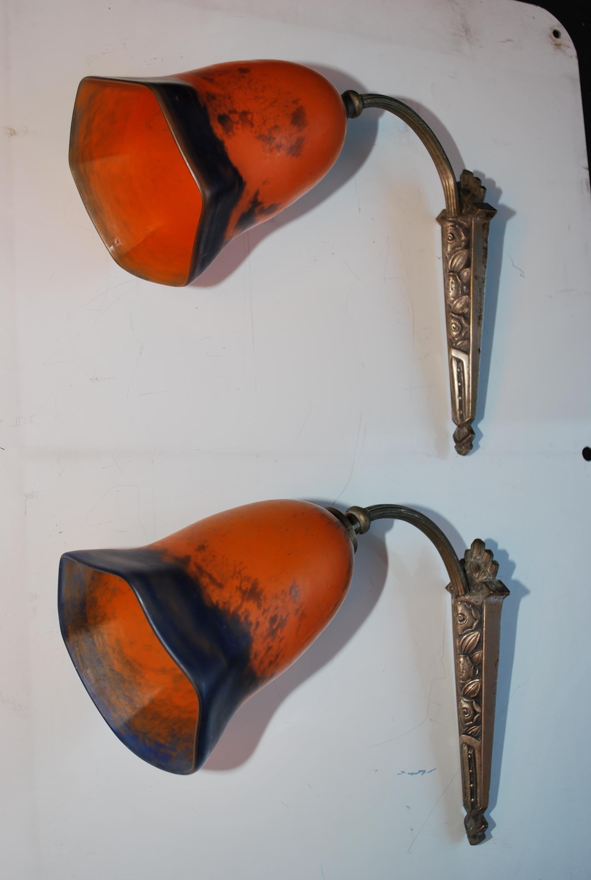 French EDlegant pair of Frwnch Art Deco sconces For Sale