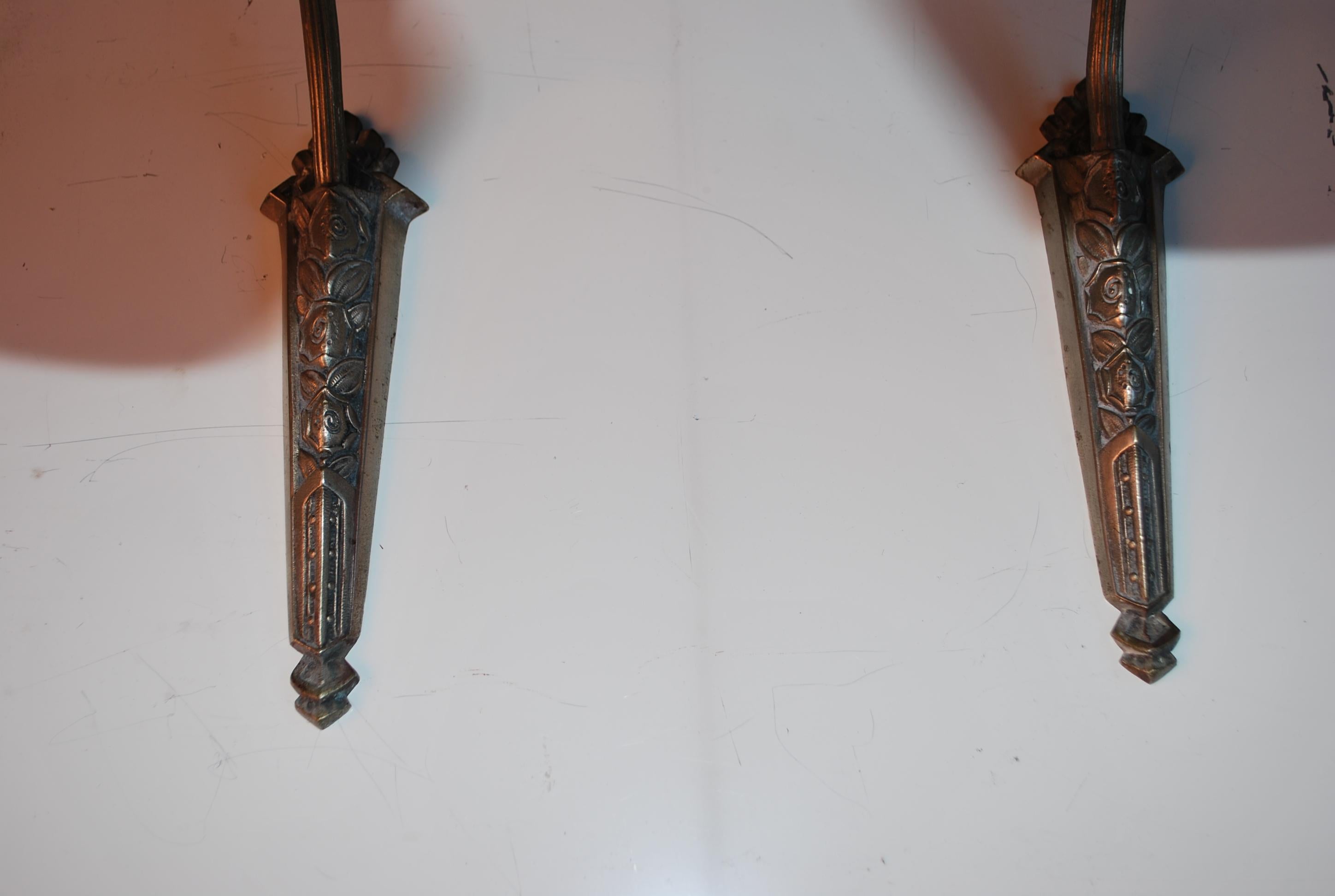 Early 20th Century EDlegant pair of Frwnch Art Deco sconces For Sale
