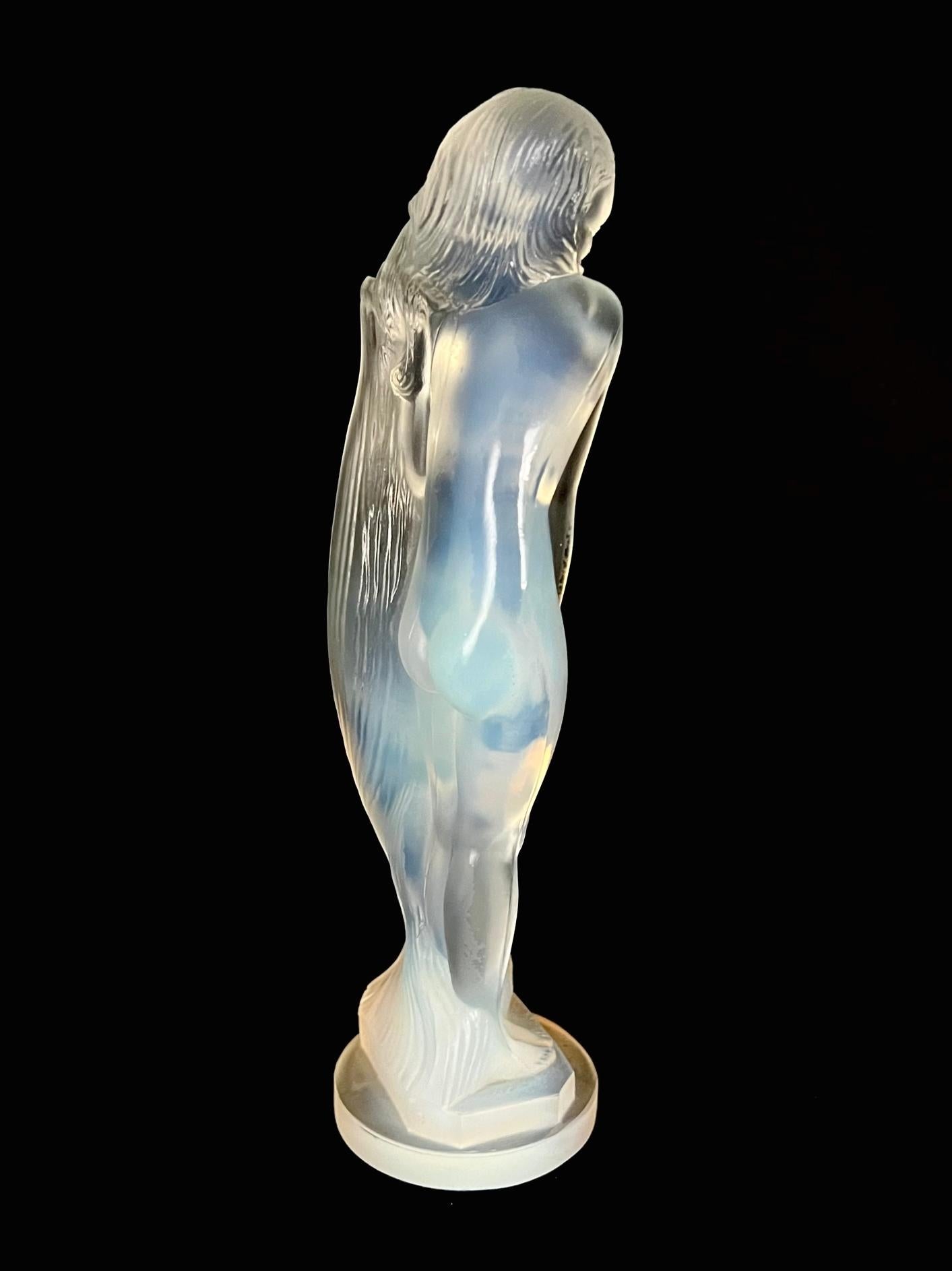 Edmond Etling et Cie - 'Nu aux Cheveux Longs' Opalescent Glass Statuette. In Good Condition For Sale In South Gippsland, Victoria