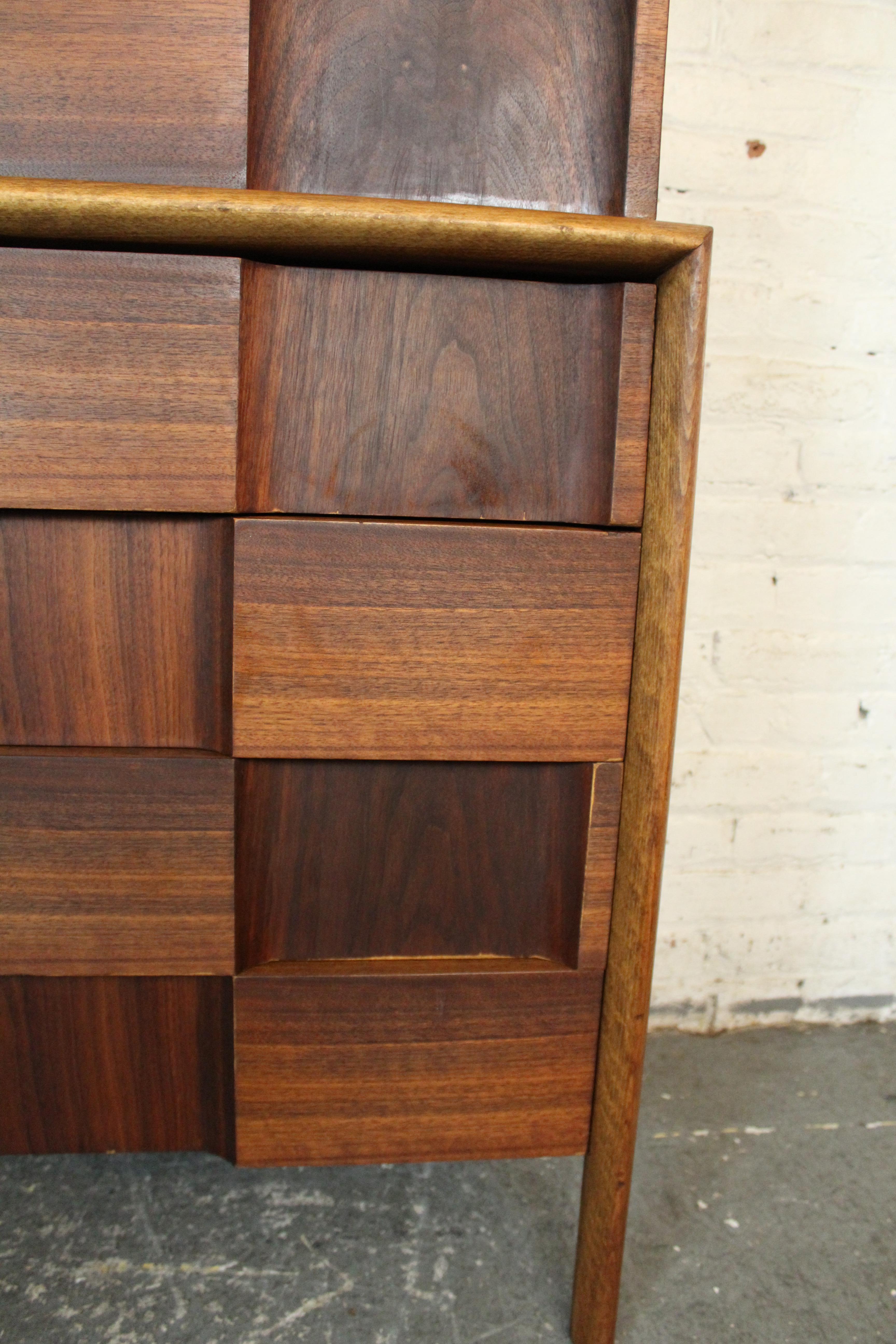 Edmond J. Spence Commode en damier en vente 8