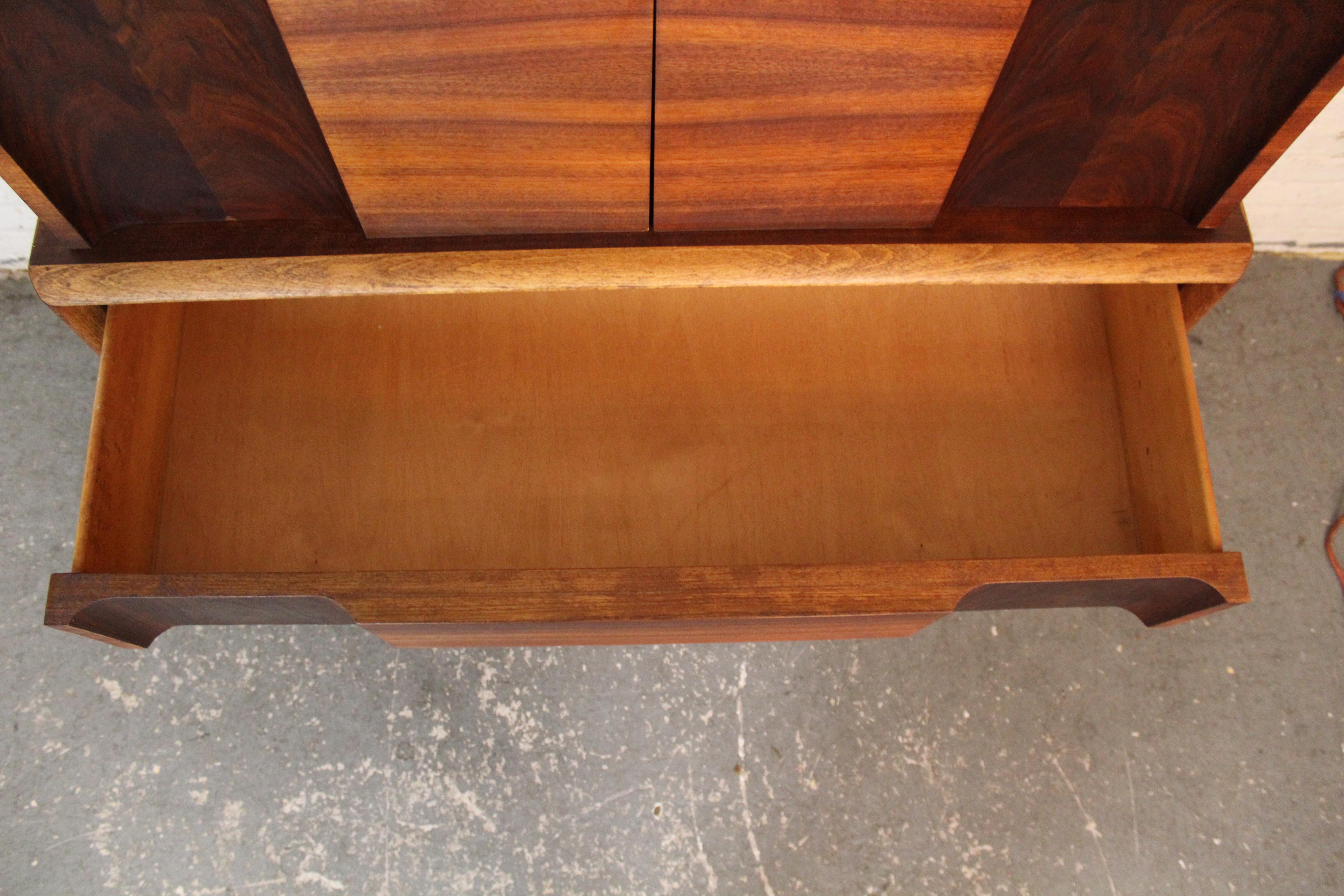 Edmond J. Spence Commode en damier en vente 10