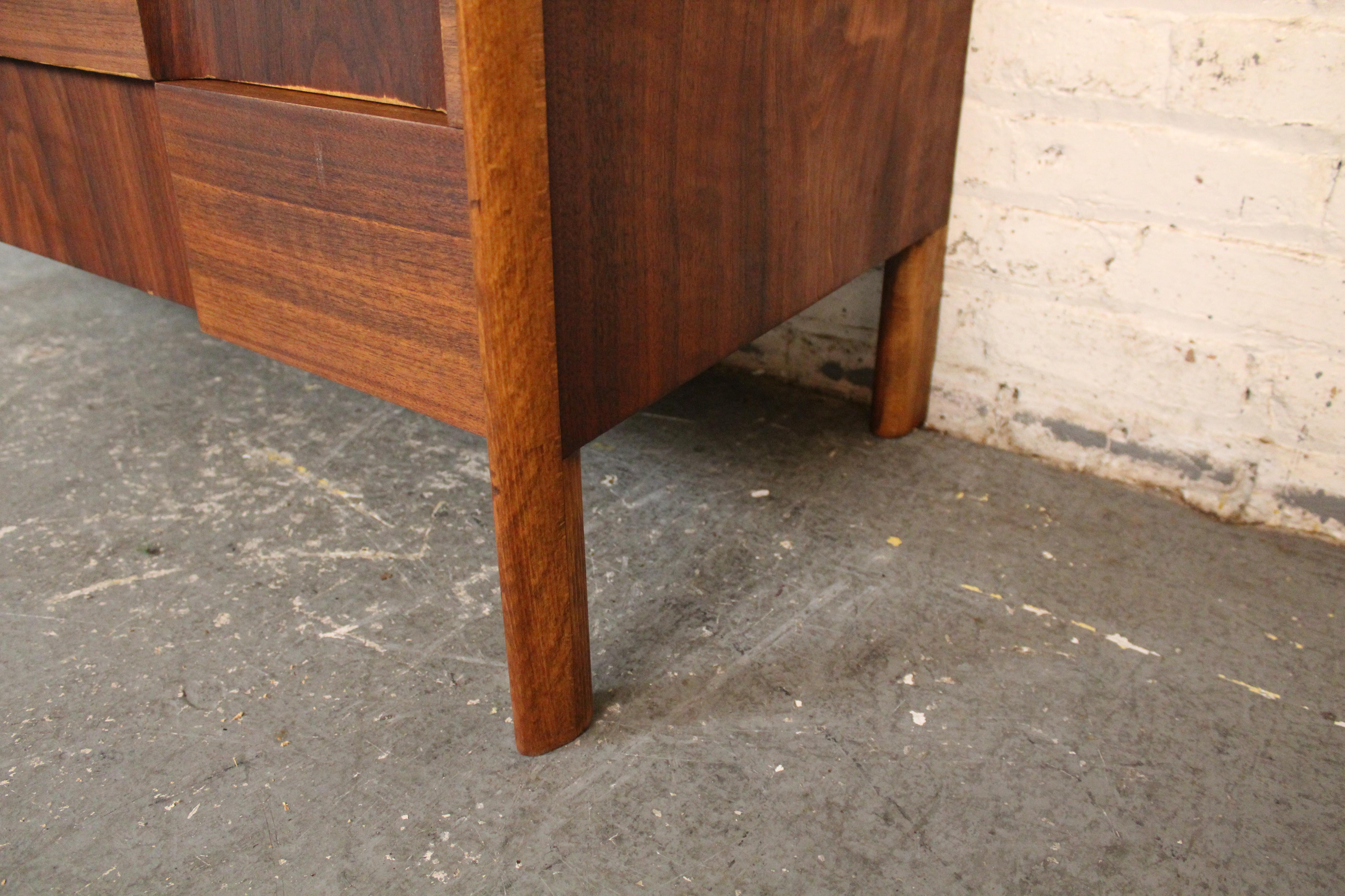 Edmond J. Spence Commode en damier en vente 13