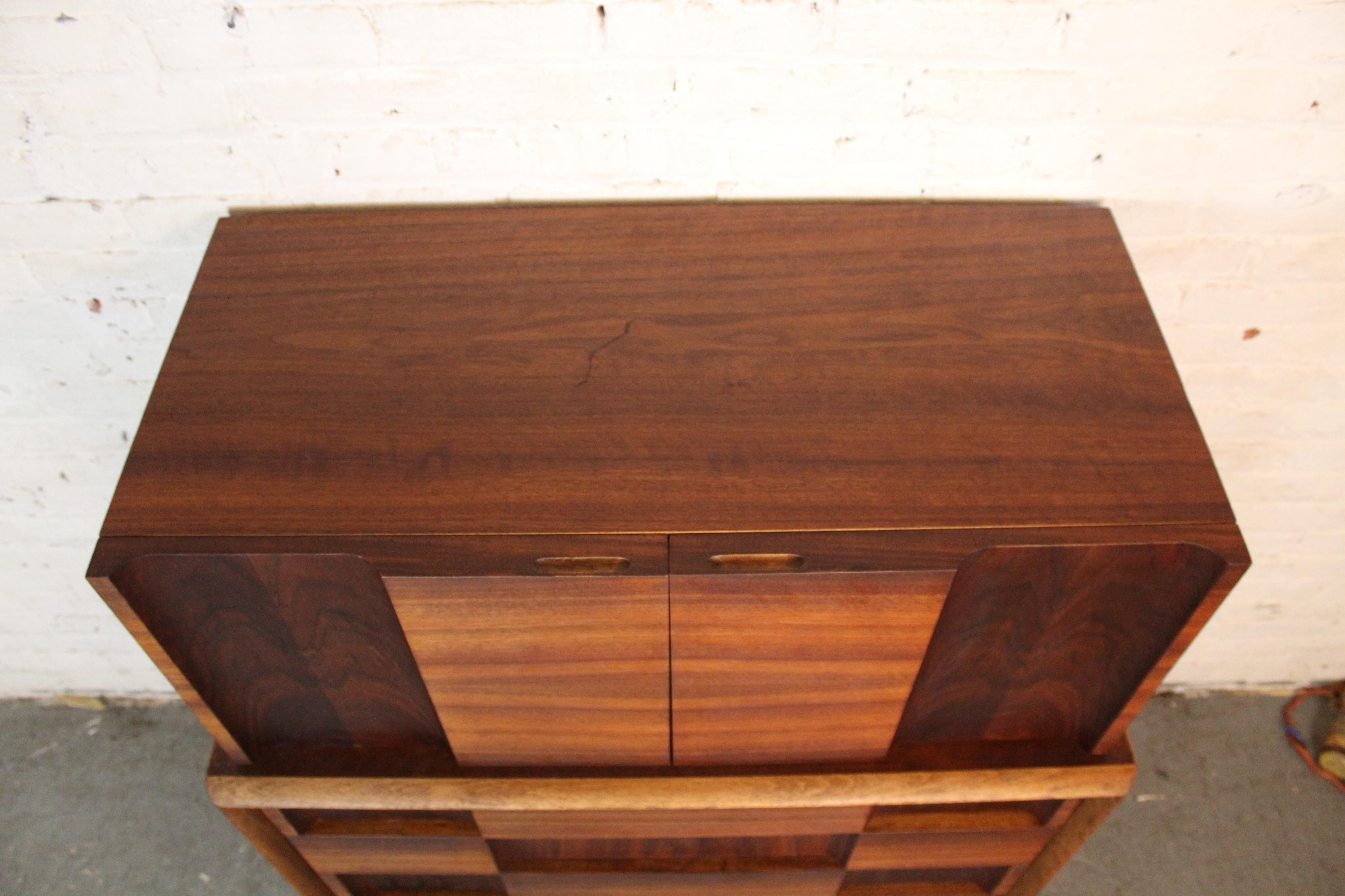 Edmond J. Spence Commode en damier en vente 1