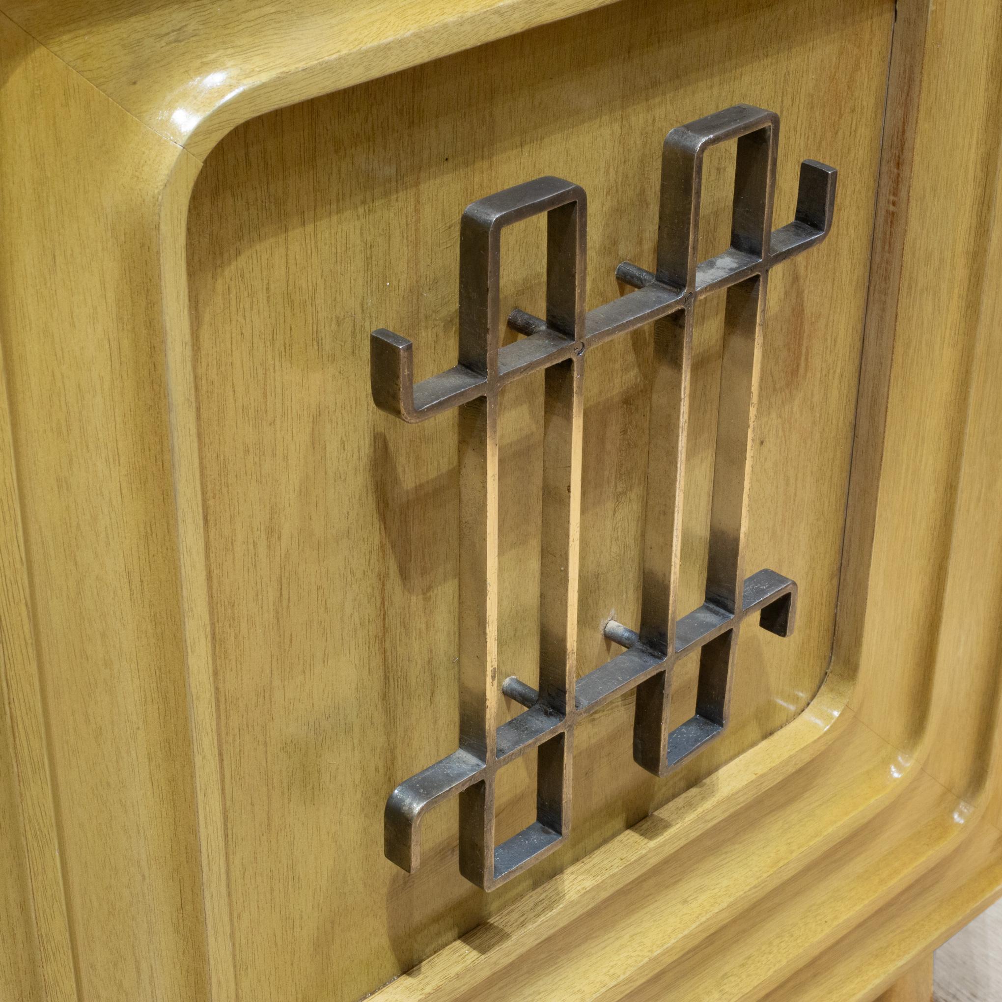 Credenza Edmond J. Spence para Industria Meublera, Modernismo mexicano c.1950 en venta 2