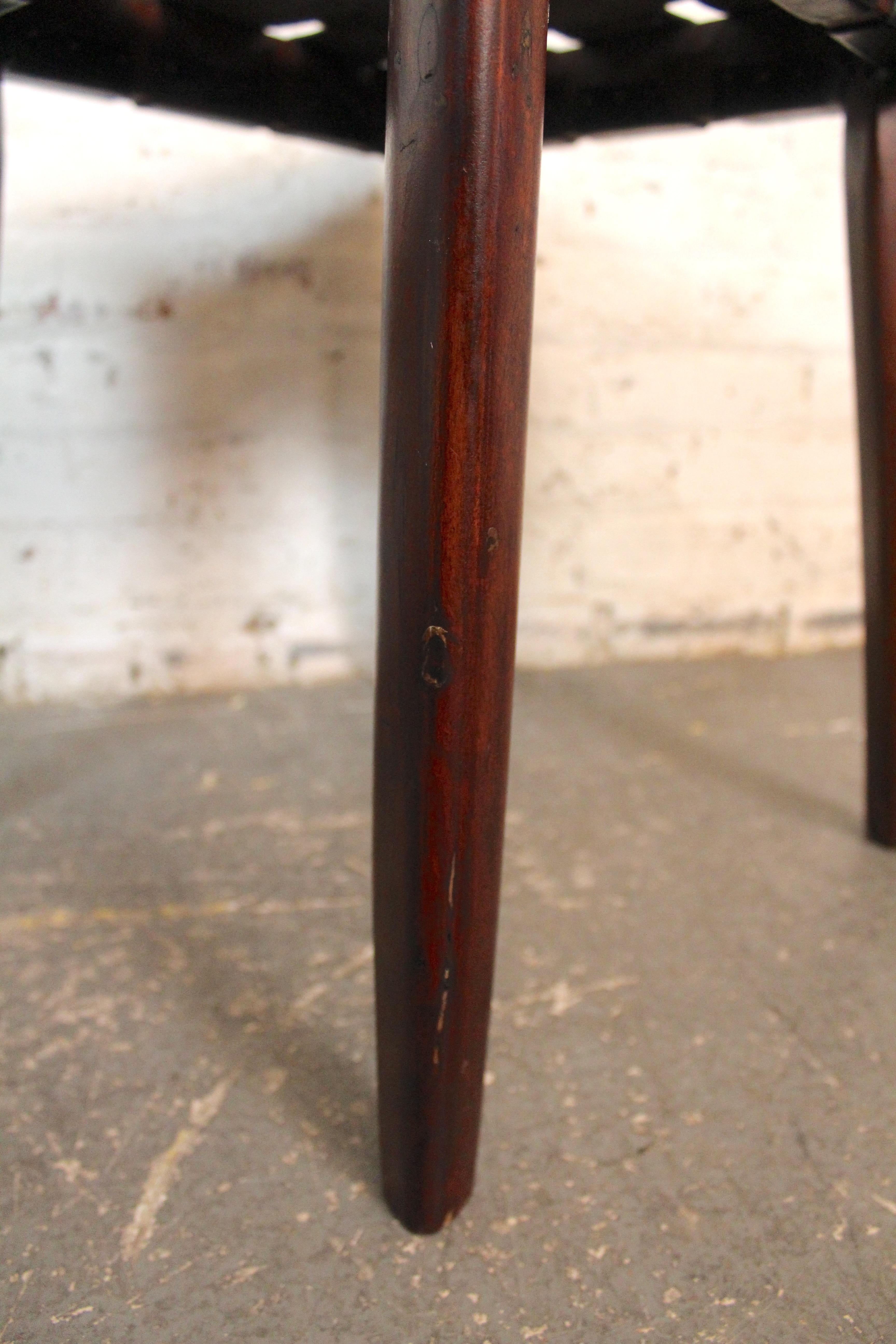 Edmond J. Spence Design/One Tabourets en cuir à lanières en vente 3