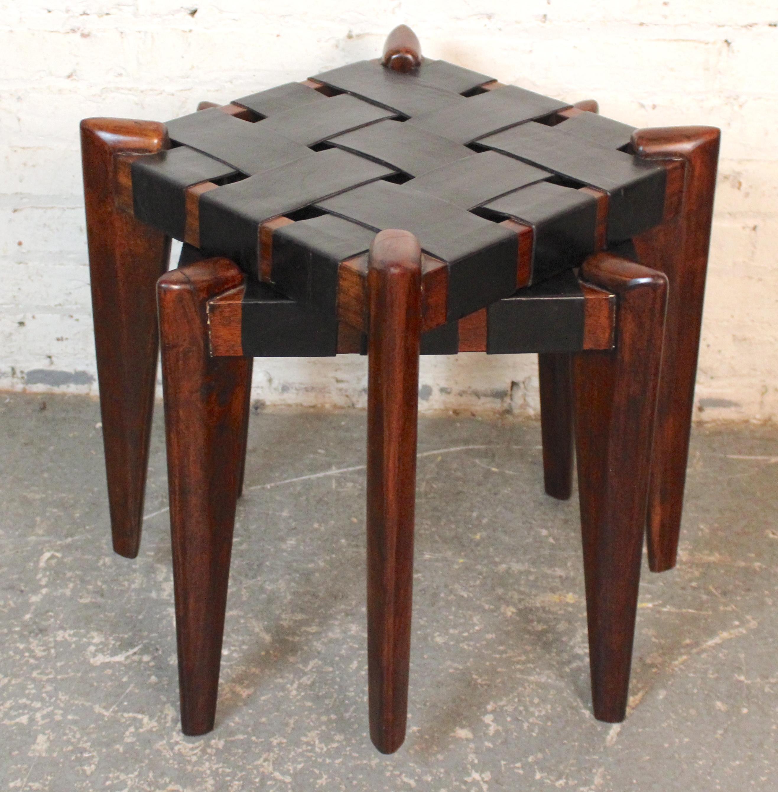 Edmond J. Spence Design/One Tabourets en cuir à lanières Bon état - En vente à Brooklyn, NY