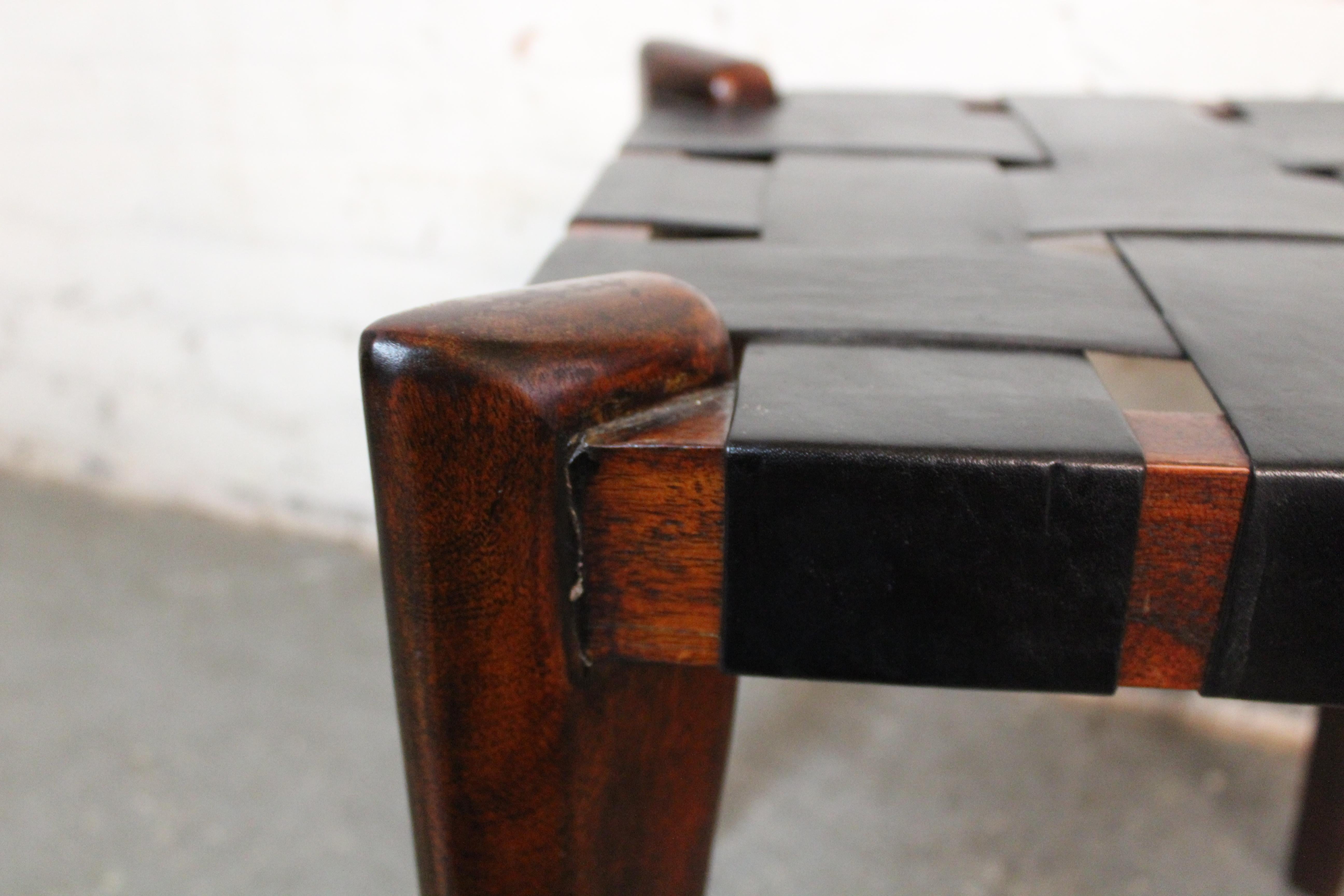 Cuir Edmond J. Spence Design/One Tabourets en cuir à lanières en vente