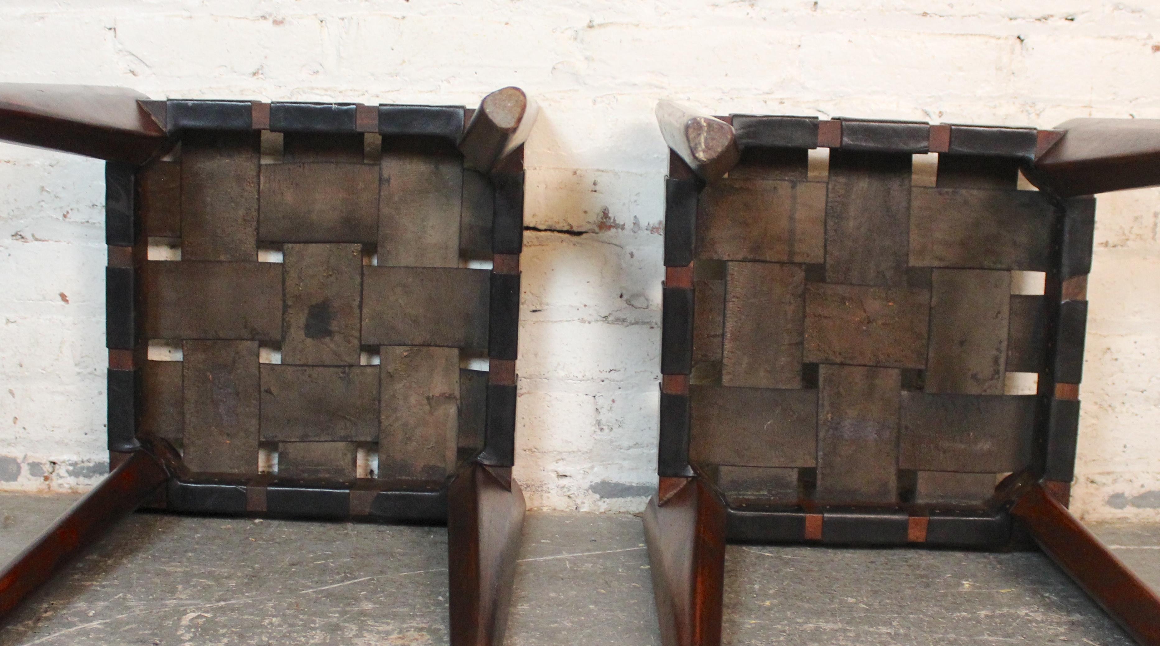 Edmond J. Spence Design/One Tabourets en cuir à lanières en vente 2