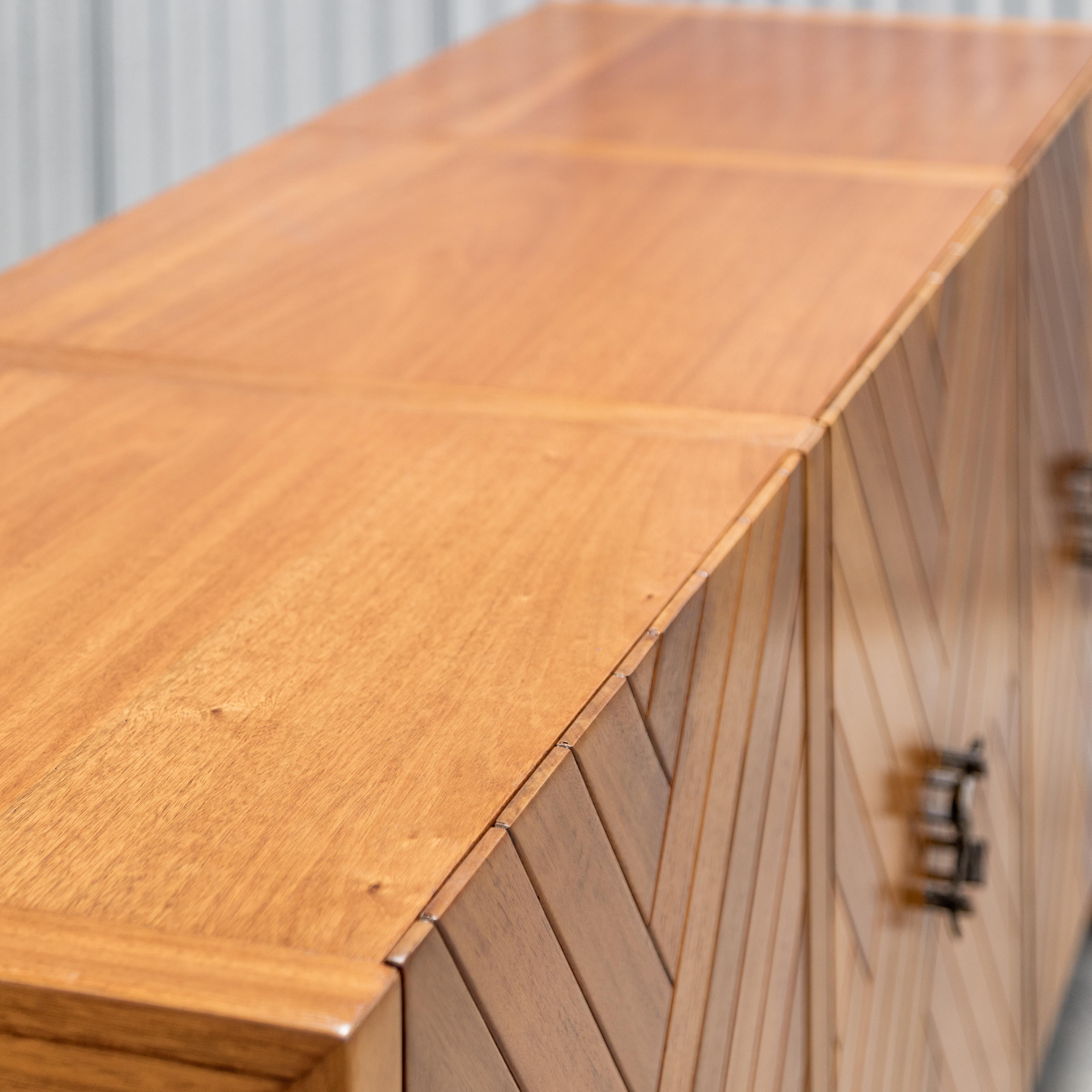 Edmond J. Spence  Credenza intarsiata 4