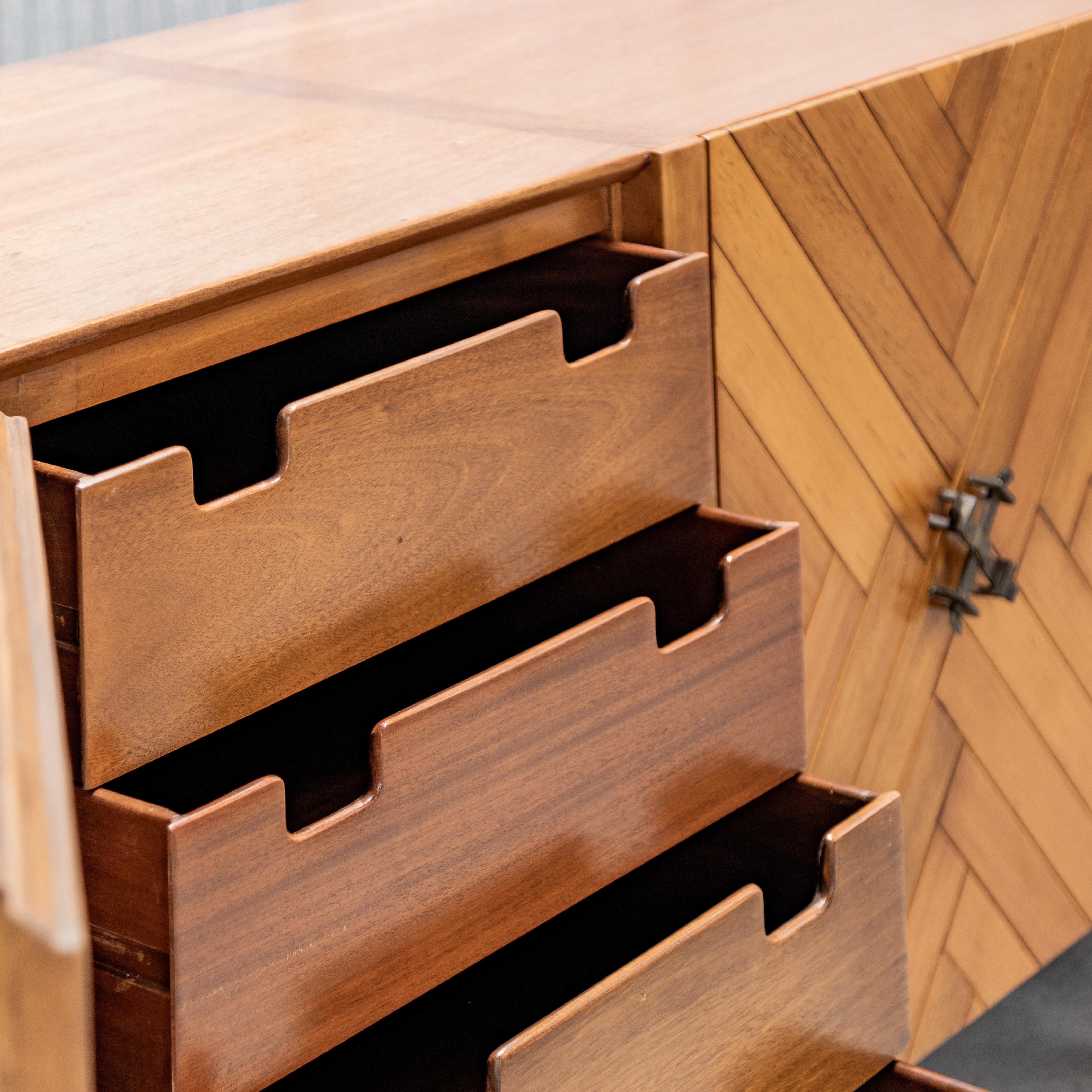 Edmond J. Spence  Credenza intarsiata 5