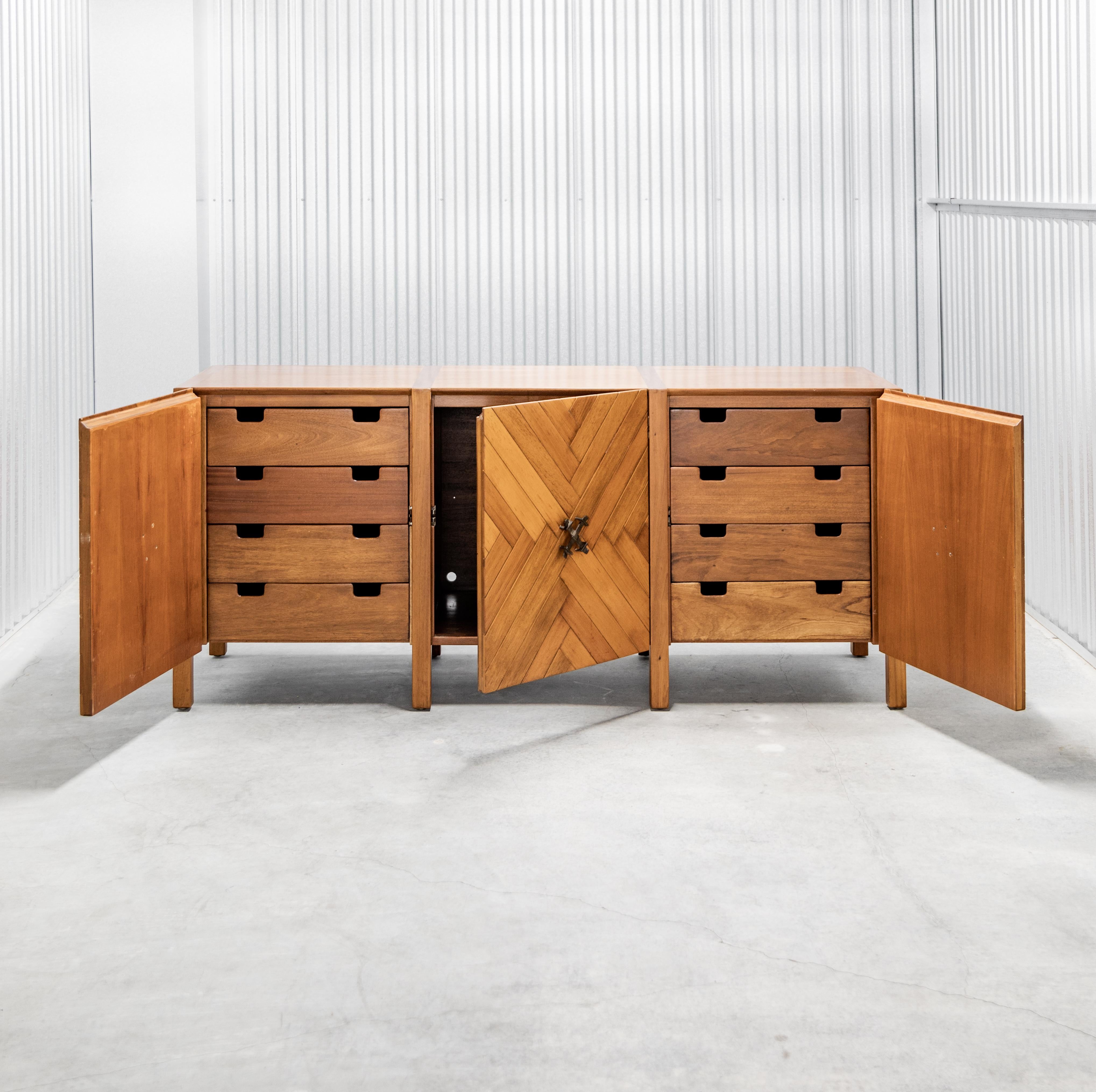 Legno Edmond J. Spence  Credenza intarsiata