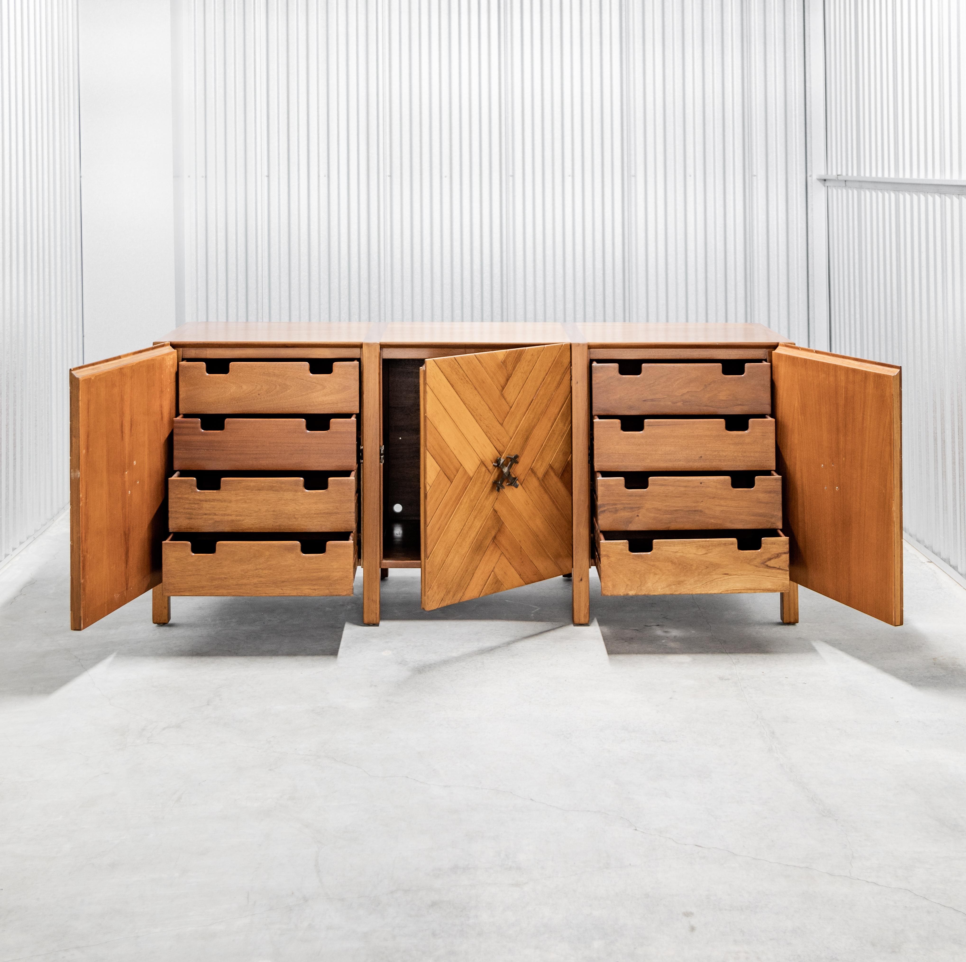 Edmond J. Spence  Credenza intarsiata 1