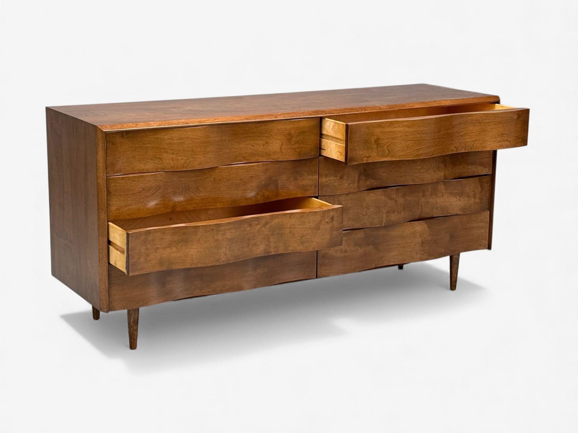 Edmond J Spence, Swedish Modern, Maple, Rare Wave Dresser, 1950s Bon état - En vente à Manhasset, NY