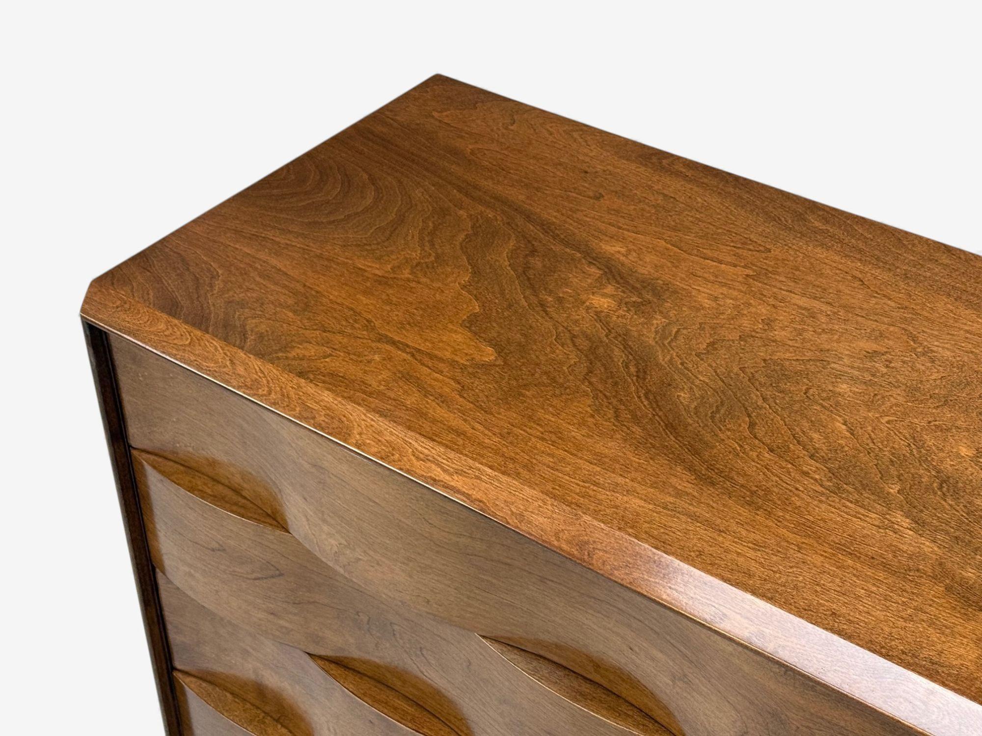 Milieu du XXe siècle Edmond J Spence, Swedish Modern, Maple, Rare Wave Dresser, 1950s en vente
