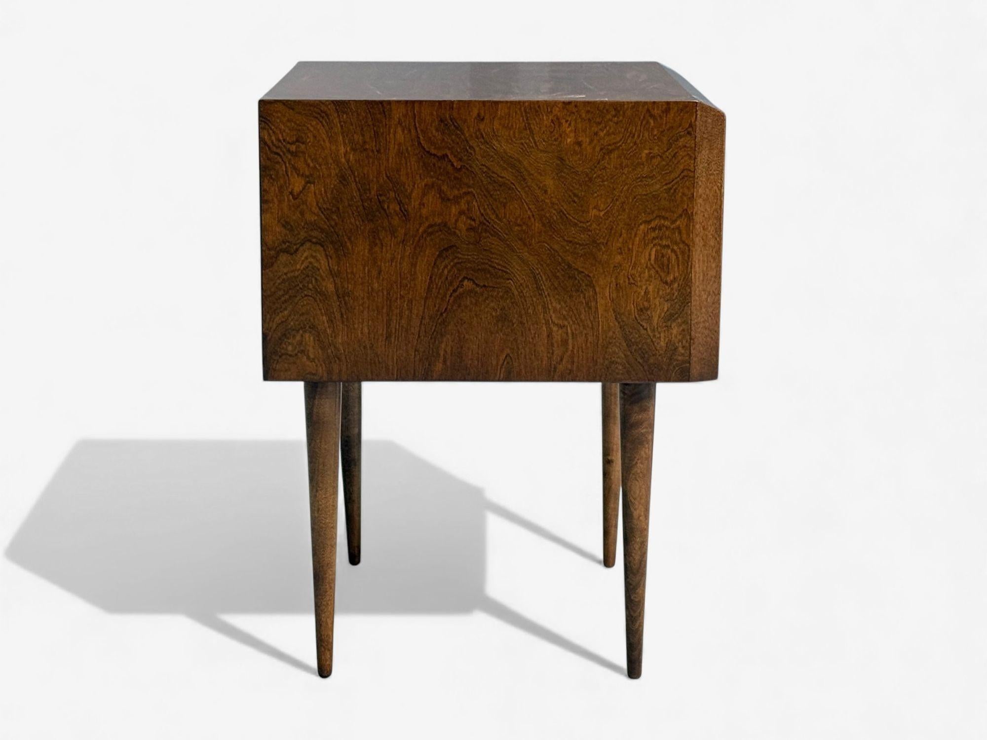 Edmond J Spence, Swedish Modern, Maple, Rare Wave Nightstands, 1950s en venta 6