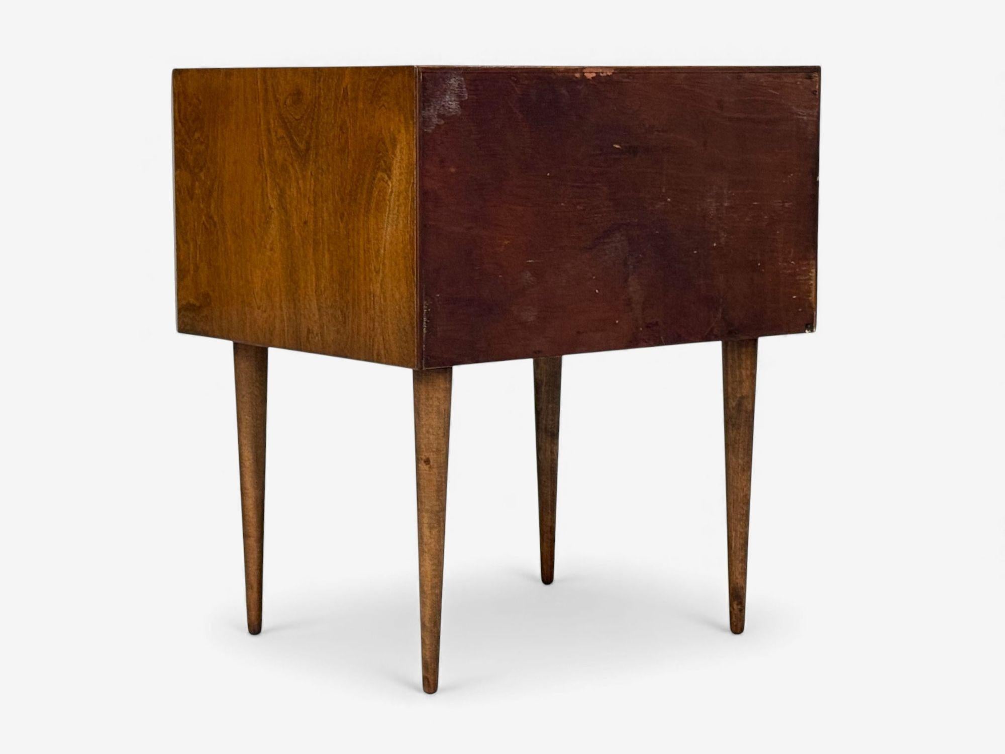 Edmond J Spence, Swedish Modern, Maple, Rare Wave Nightstands, 1950s en venta 7