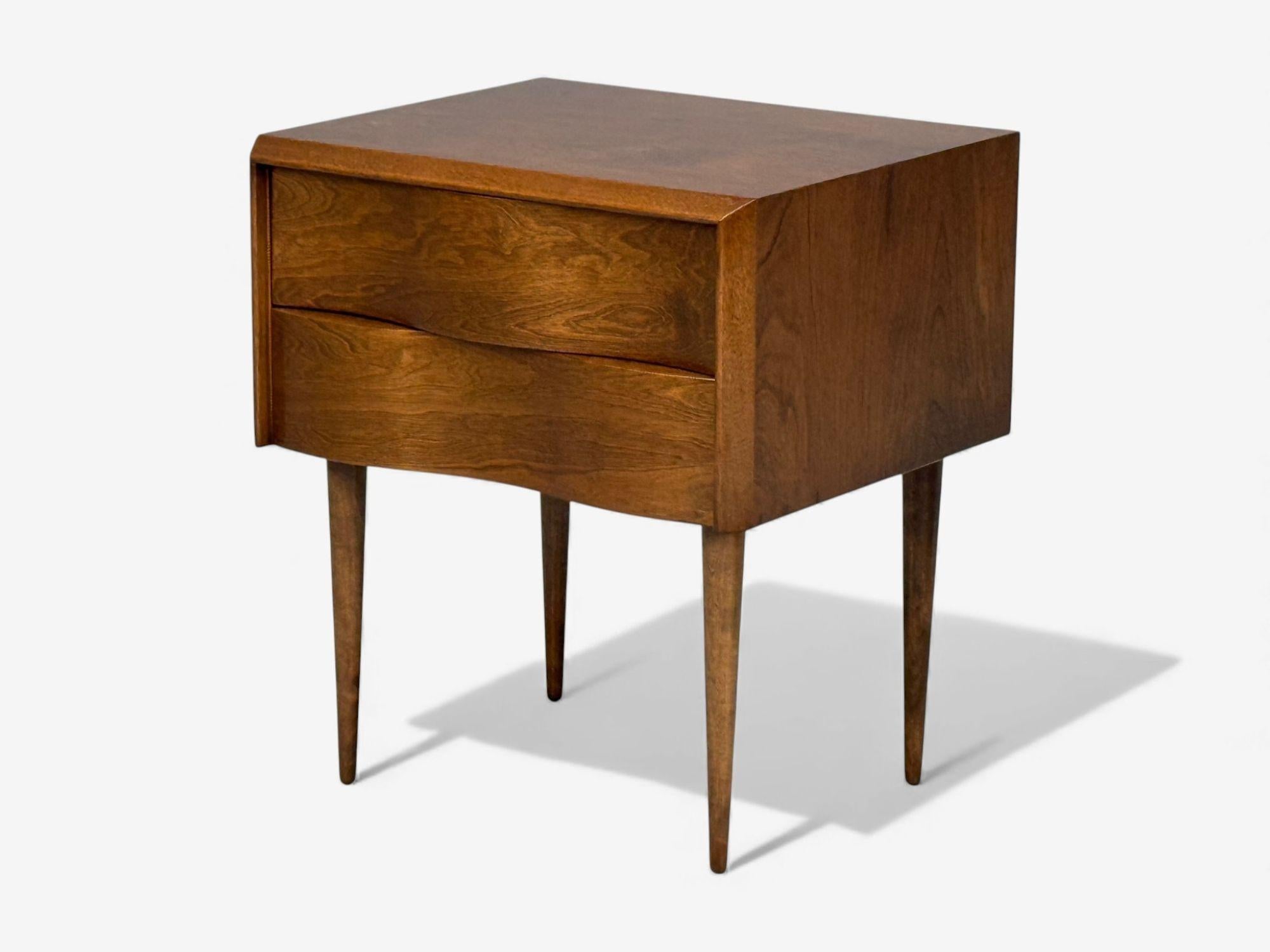 Edmond J Spence, Swedish Modern, Maple, Rare Wave Nightstands, 1950s Sueco en venta