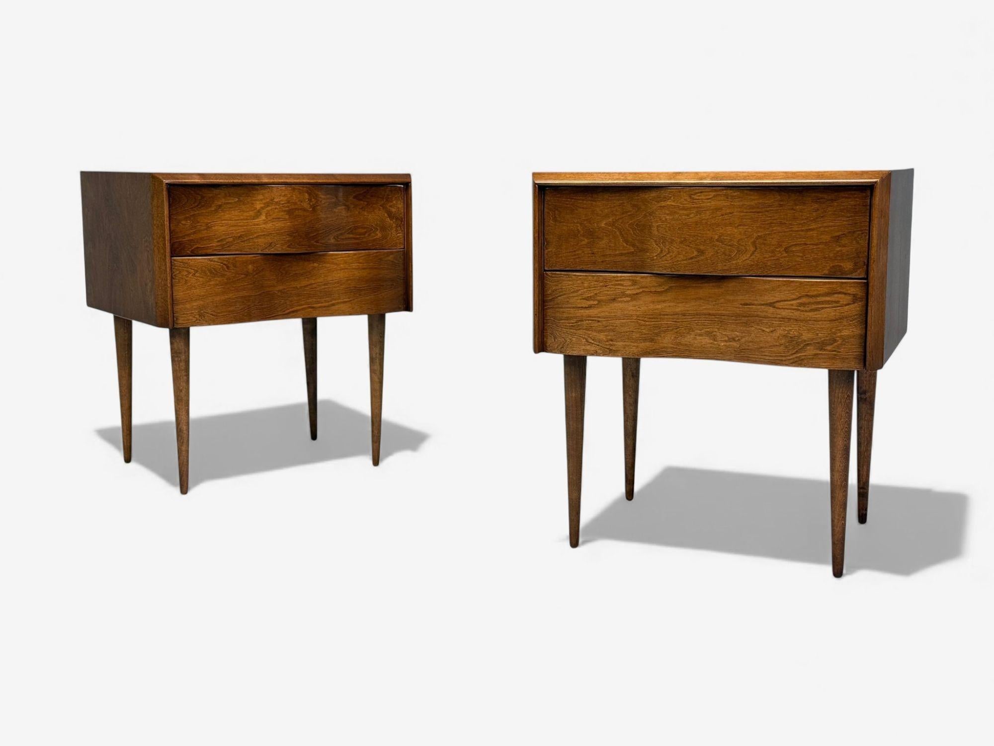 Edmond J Spence, Swedish Modern, Maple, Rare Wave Nightstands, 1950s Arce en venta