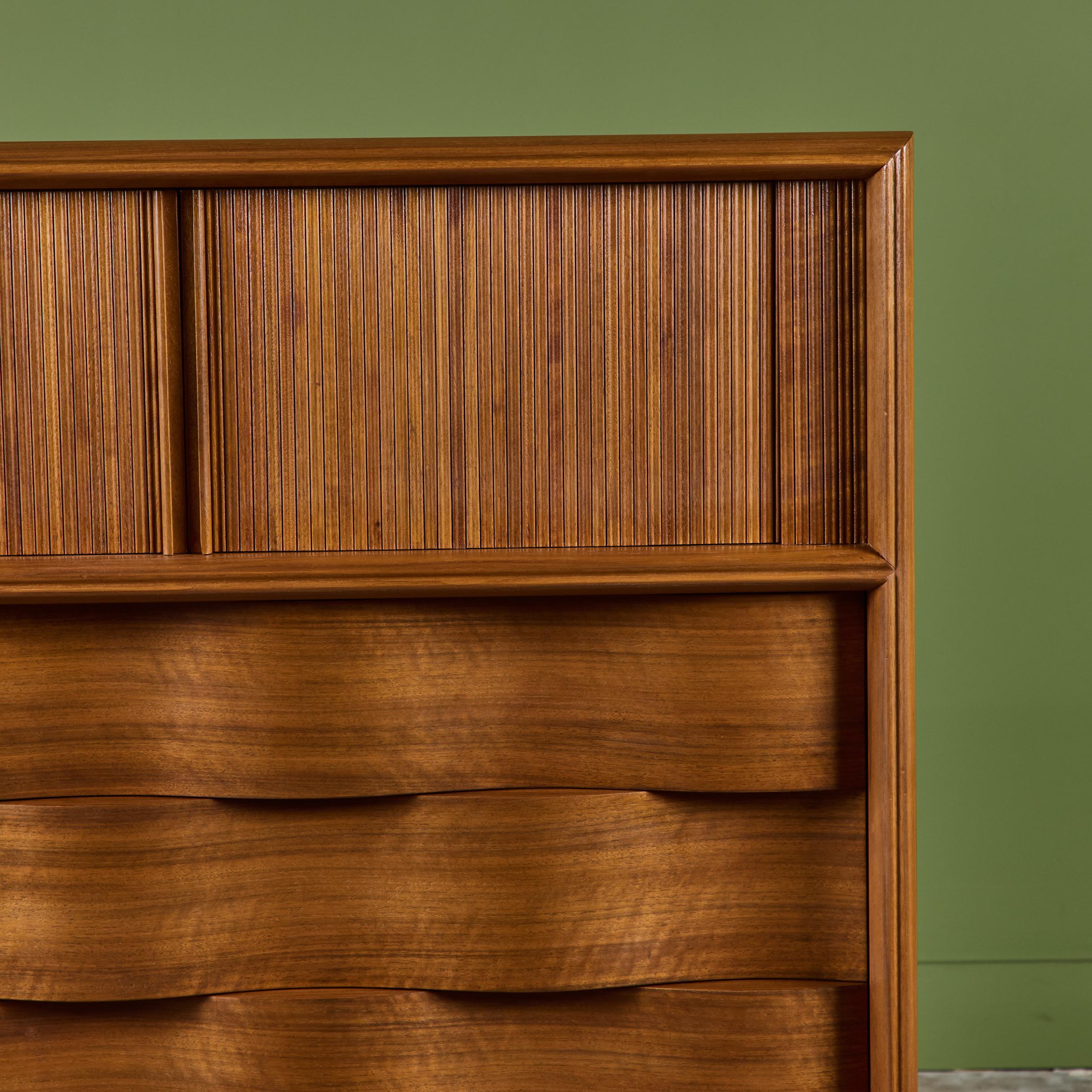 Cassettone Edmond J. Spence Wave Highboy in vendita 3