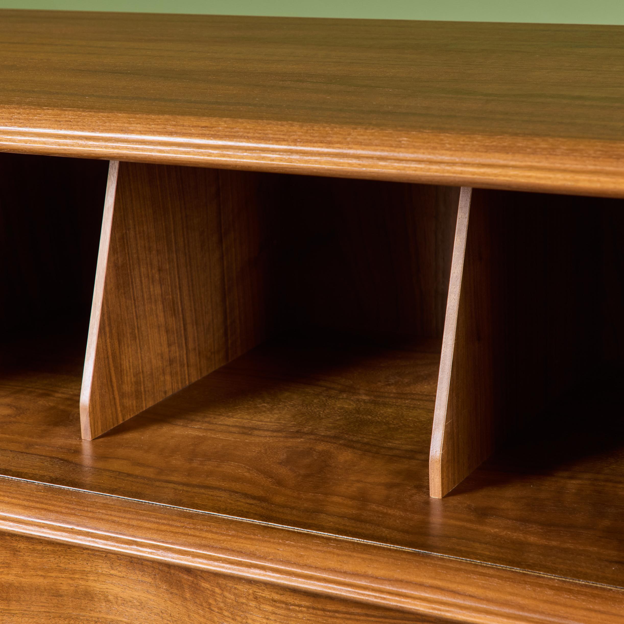 Cassettone Edmond J. Spence Wave Highboy in vendita 6