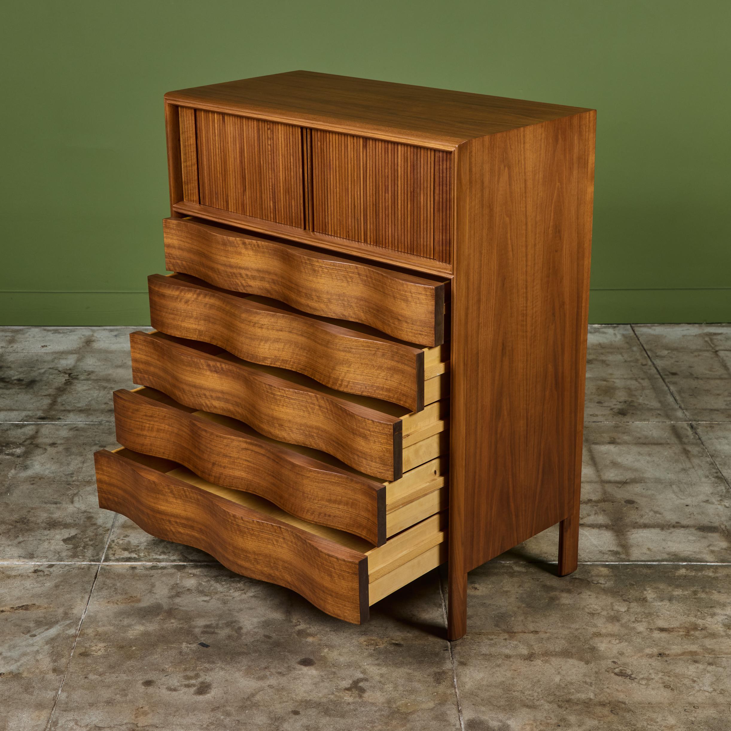 Svedese Cassettone Edmond J. Spence Wave Highboy in vendita