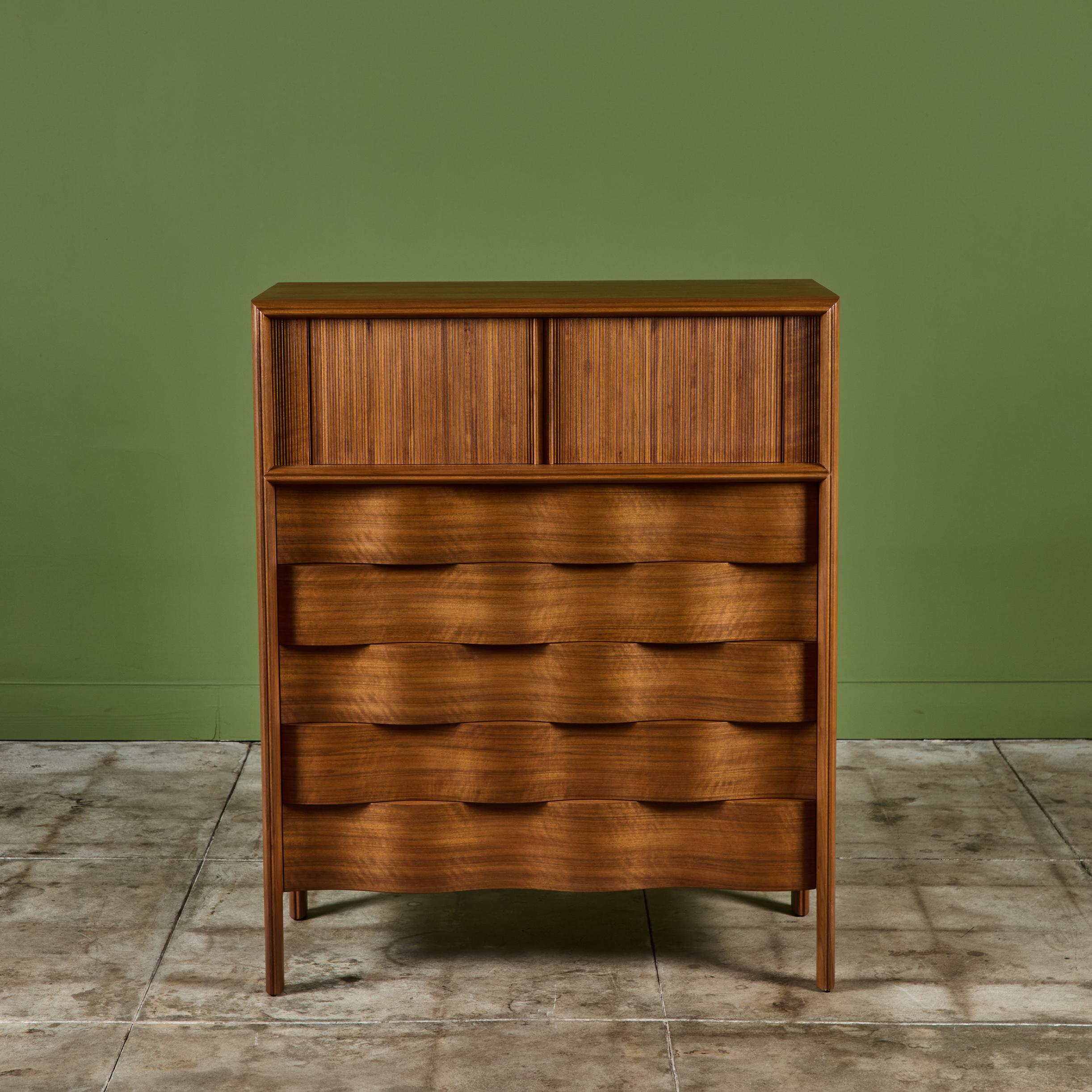 Cassettone Edmond J. Spence Wave Highboy In condizioni ottime in vendita a Los Angeles, CA