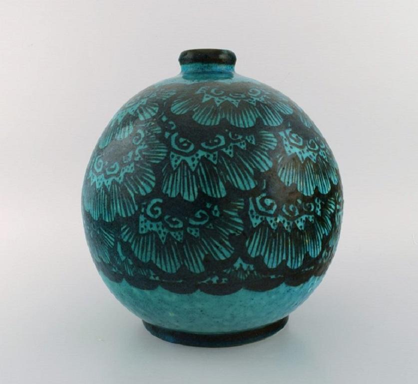 Edmond Lachenal (1855-1948), France. Large round unique vase in hand-painted glazed ceramics. 
Beautiful glaze in turquoise shades. 1920s / 30s.
Measures: 27.5 x 25 cm.
In excellent condition.
Signed.

Edmond Lachenal (3 June 1855 – 10 June