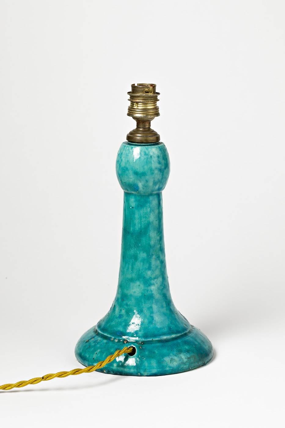 Edmond Lachenal

Wunderschöne Keramik-Tischlampe mit grüner und blauer Keramikglasur

unterzeichnet unter der Basis

ausgezeichnete Originalbedingungen

Abmessungen der Keramik: 21.5 x 13 x 13cm

Ursprüngliche Strombedingungen.