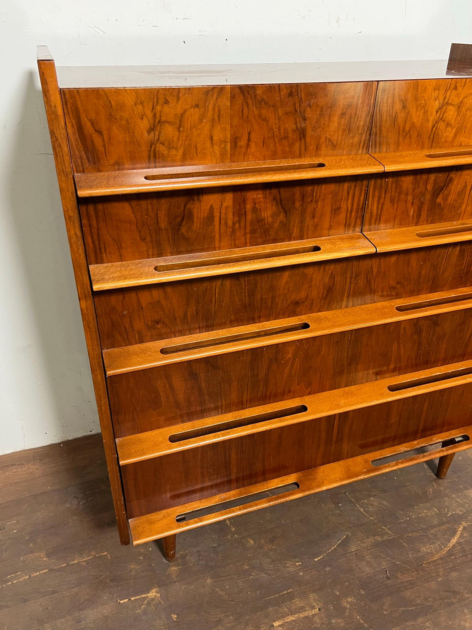 Edmond Spence Coronation Line Seven Drawer High Boy Dresser Circa 1950s In Good Condition In Peabody, MA